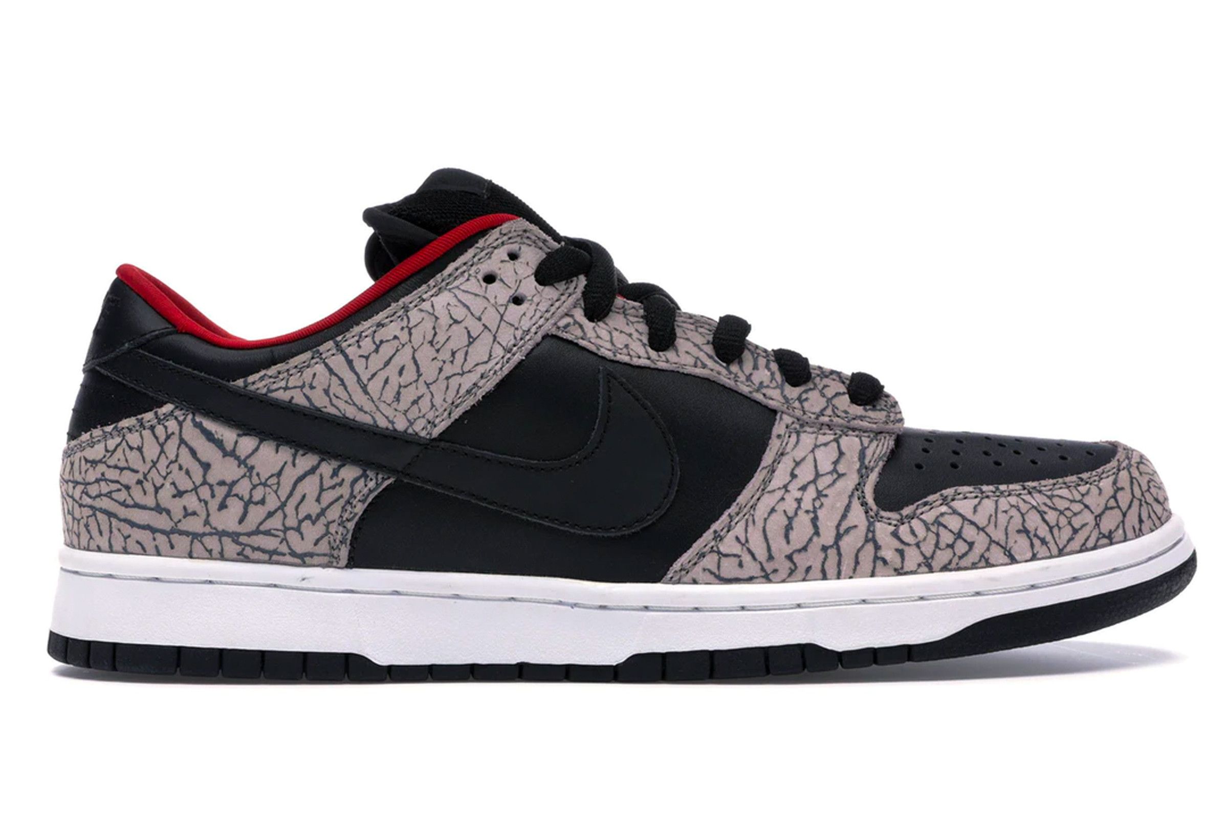 Supreme x Nike SB Dunk Low (2002)