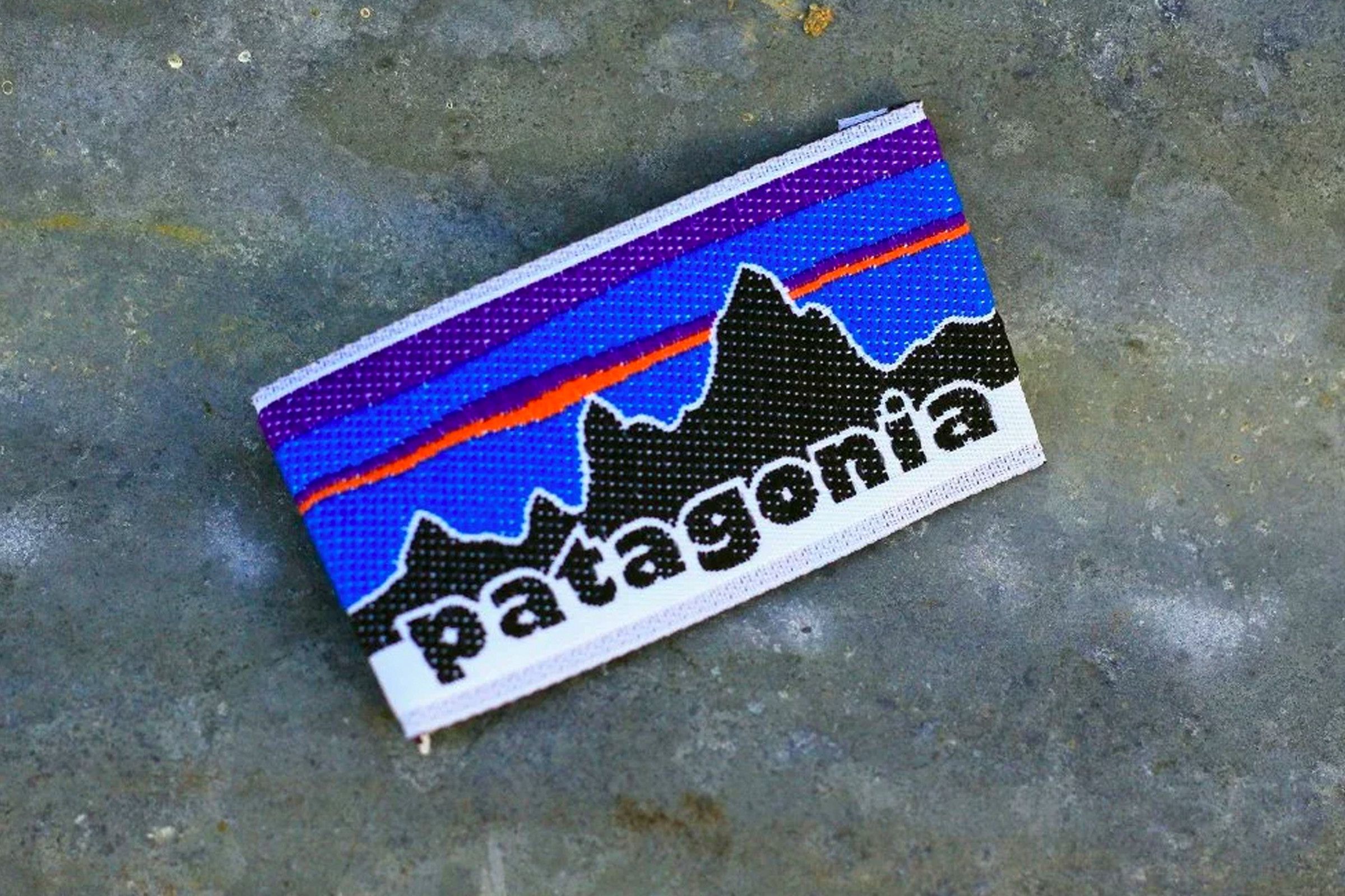 A tag featuring Patagonia's now-iconic Fitz Roy logo, first used in the Spring 1976 collection