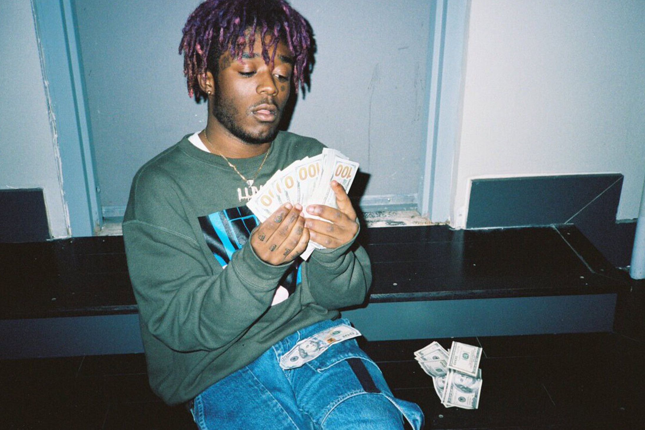 According 2 Hip-Hop - Lil Uzi Vert flexing his latest Louis