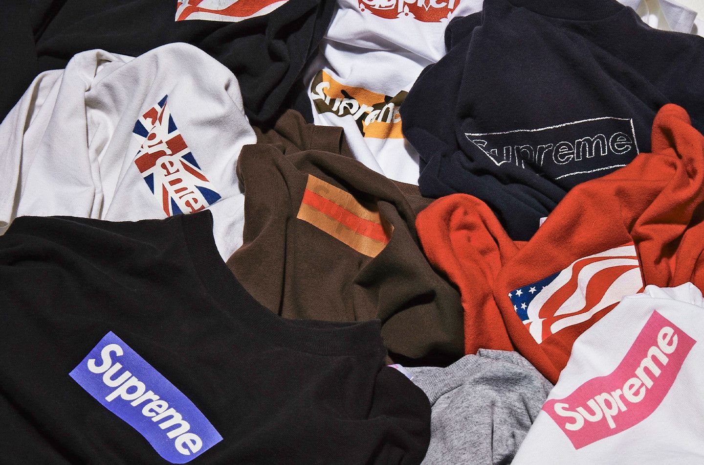 Every supreme box outlet logo