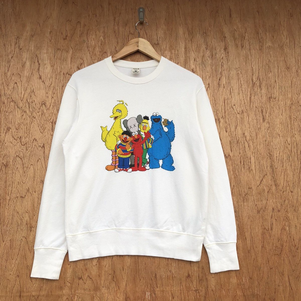 Kaws Kaws X Sesame Street Crewneck Size S / US 4 / IT 40 - 1 Thumbnail
