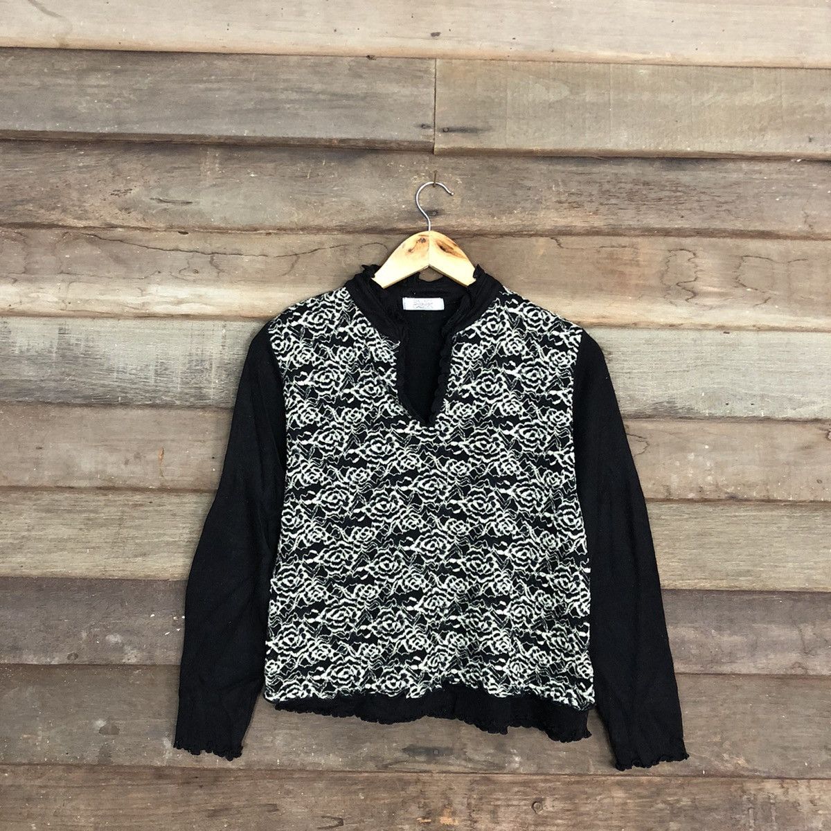 Vintage Sweatshirt Art Design by Palace Garden