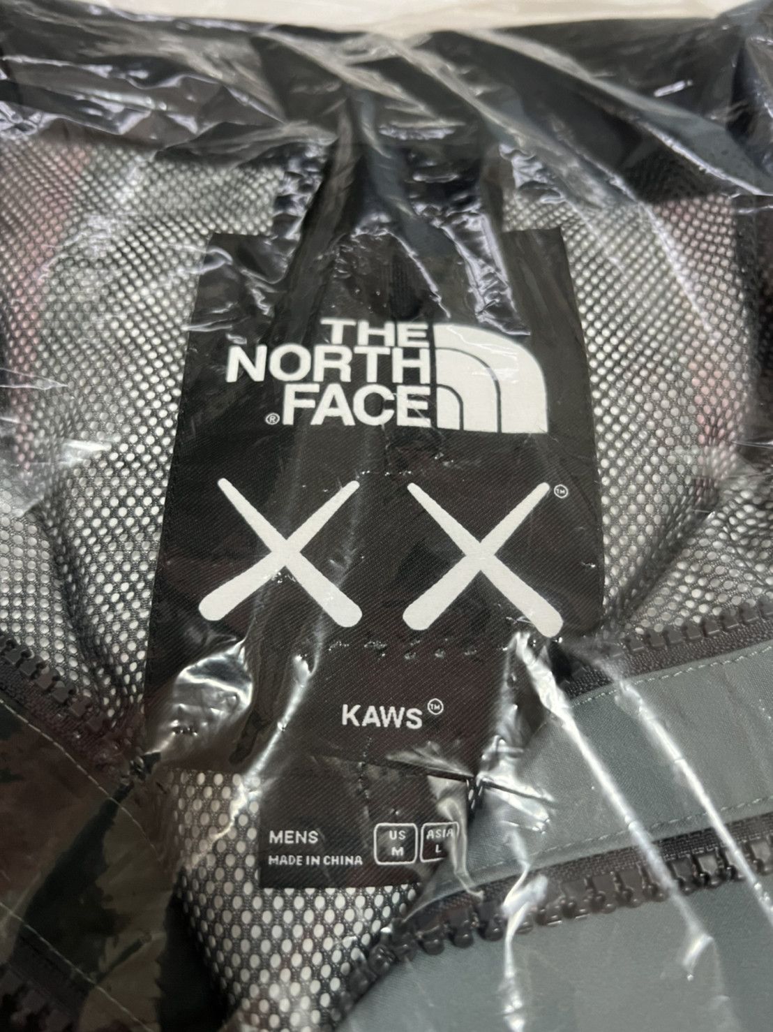 Kaws × The North Face KAWS x The North Face Mountain Parka Jacket Green/Red Size US M / EU 48-50 / 2 - 7 Thumbnail