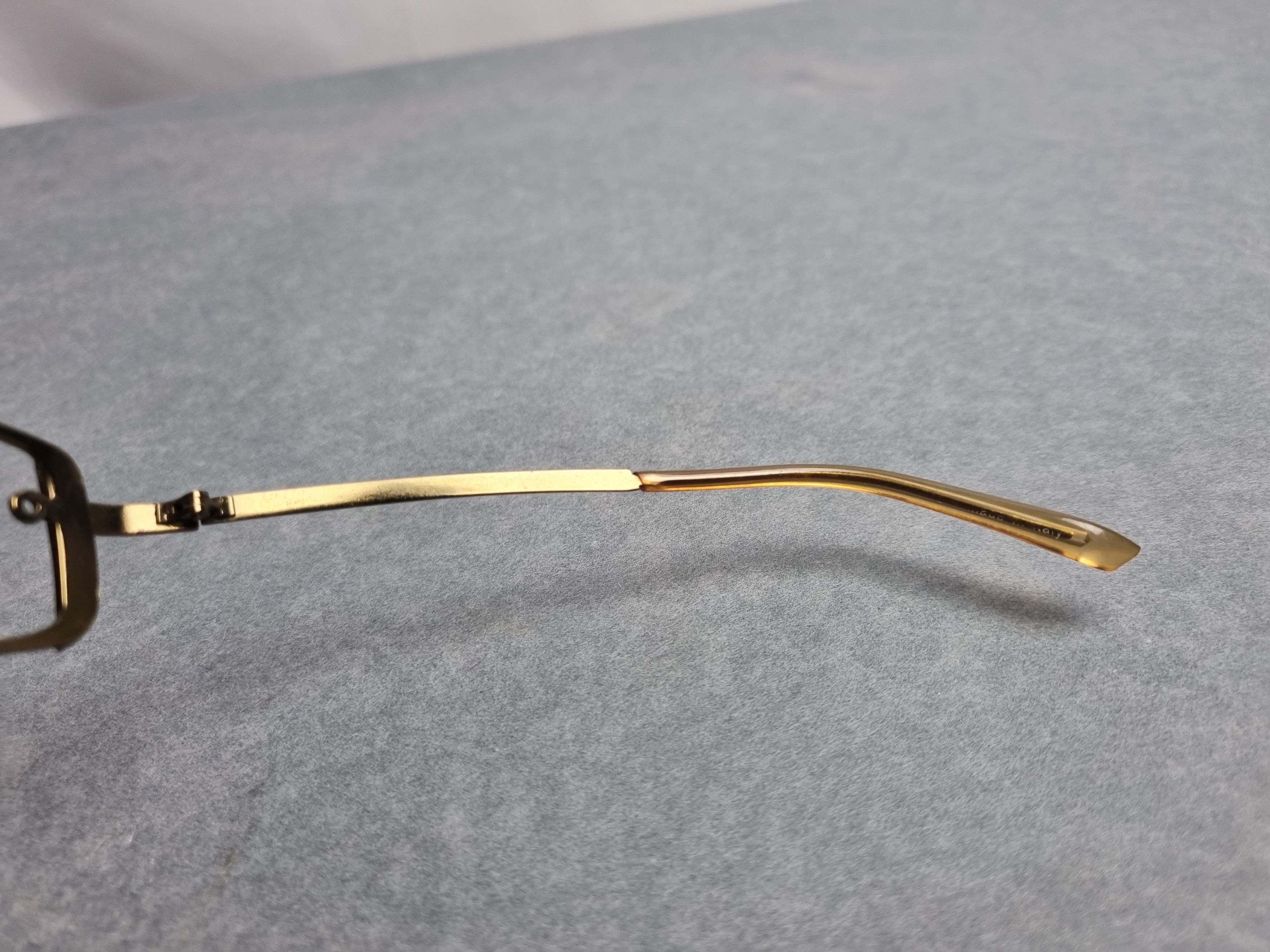 Gucci 90s Gold Frame of Gucci Gravure Vintage Sunglasses Size ONE SIZE - 11 Thumbnail