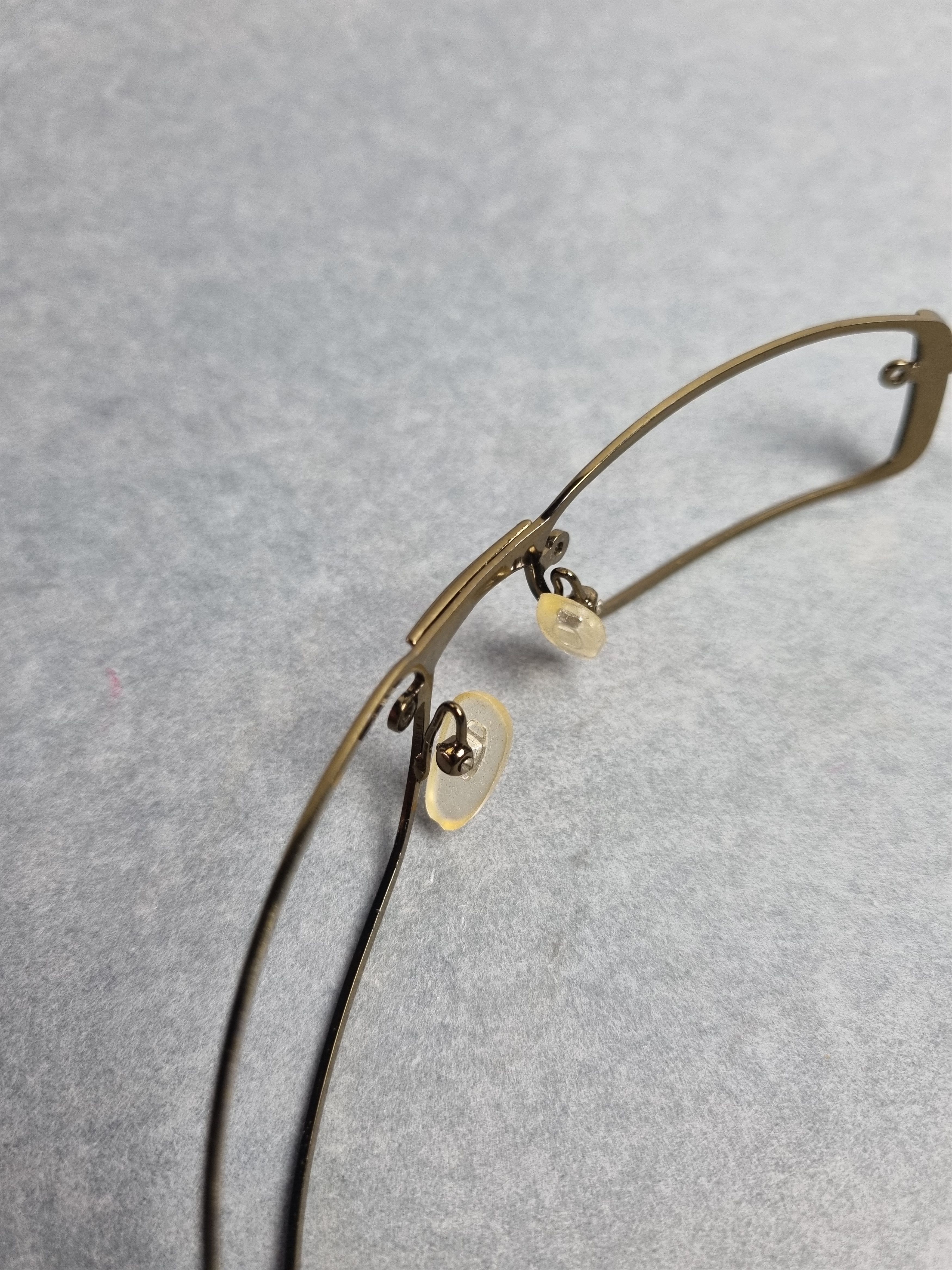 Gucci 90s Gold Frame of Gucci Gravure Vintage Sunglasses Size ONE SIZE - 8 Thumbnail