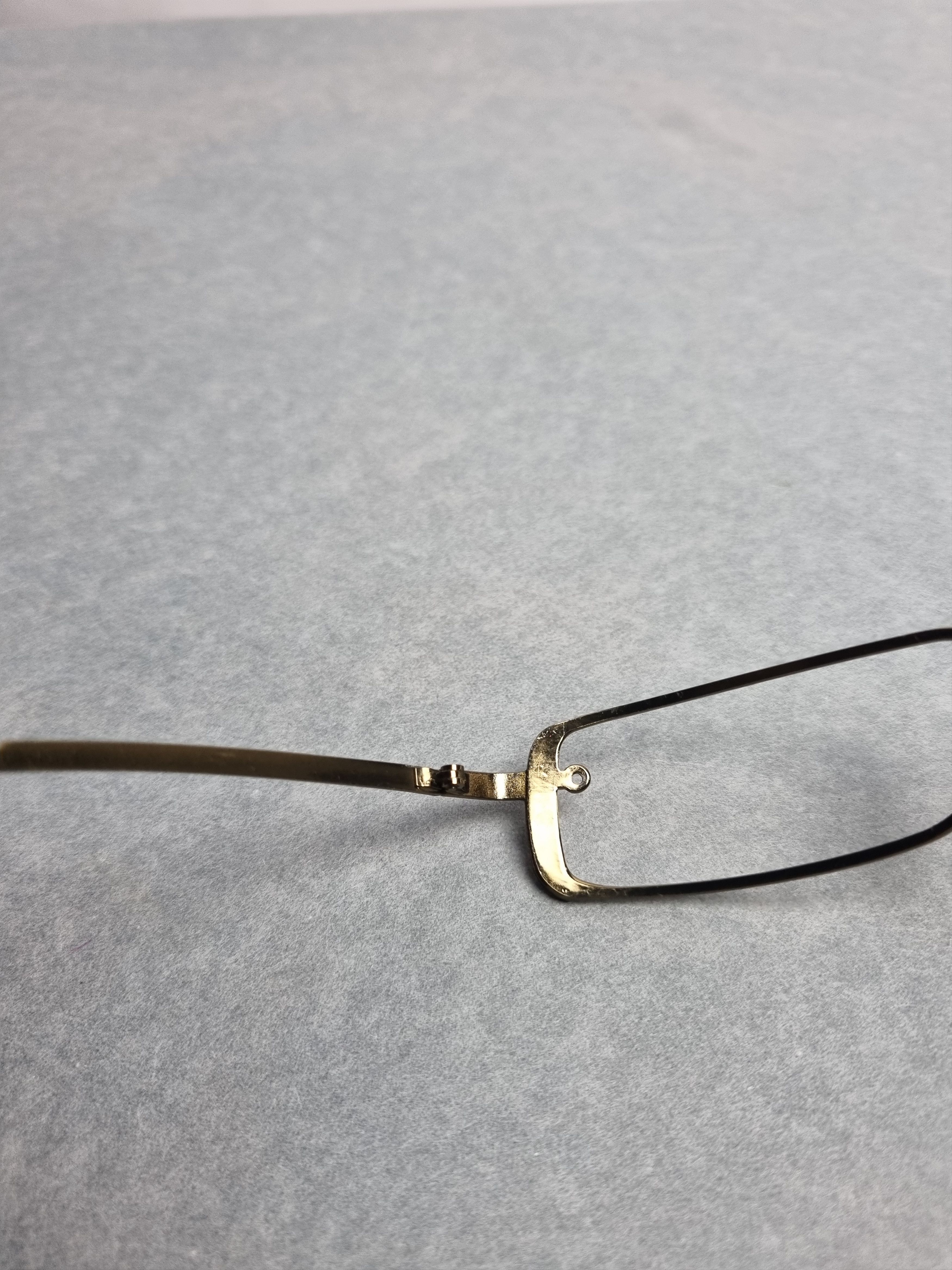 Gucci 90s Gold Frame of Gucci Gravure Vintage Sunglasses Size ONE SIZE - 13 Thumbnail