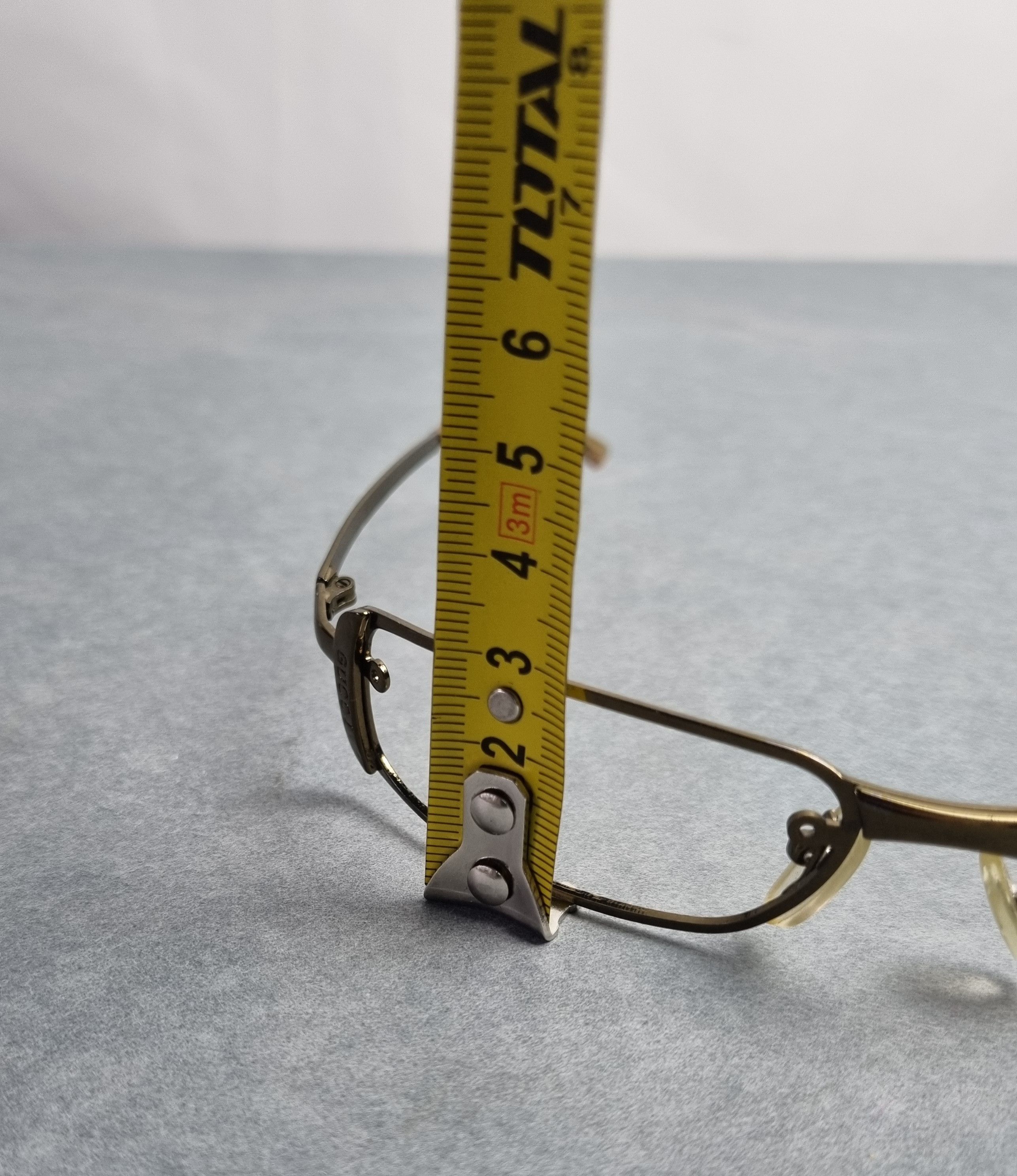Gucci 90s Gold Frame of Gucci Gravure Vintage Sunglasses Size ONE SIZE - 15 Thumbnail