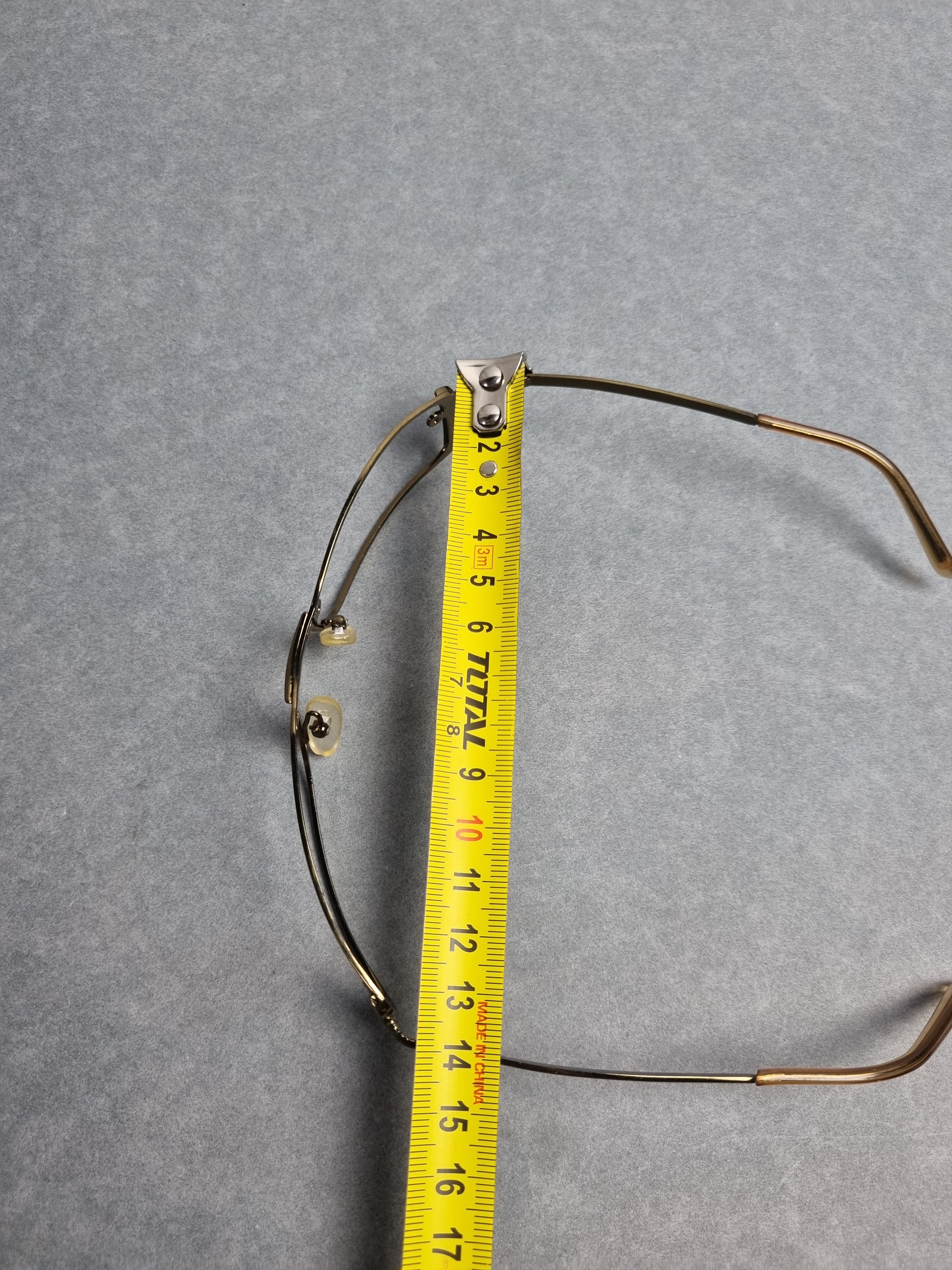 Gucci 90s Gold Frame of Gucci Gravure Vintage Sunglasses Size ONE SIZE - 14 Thumbnail