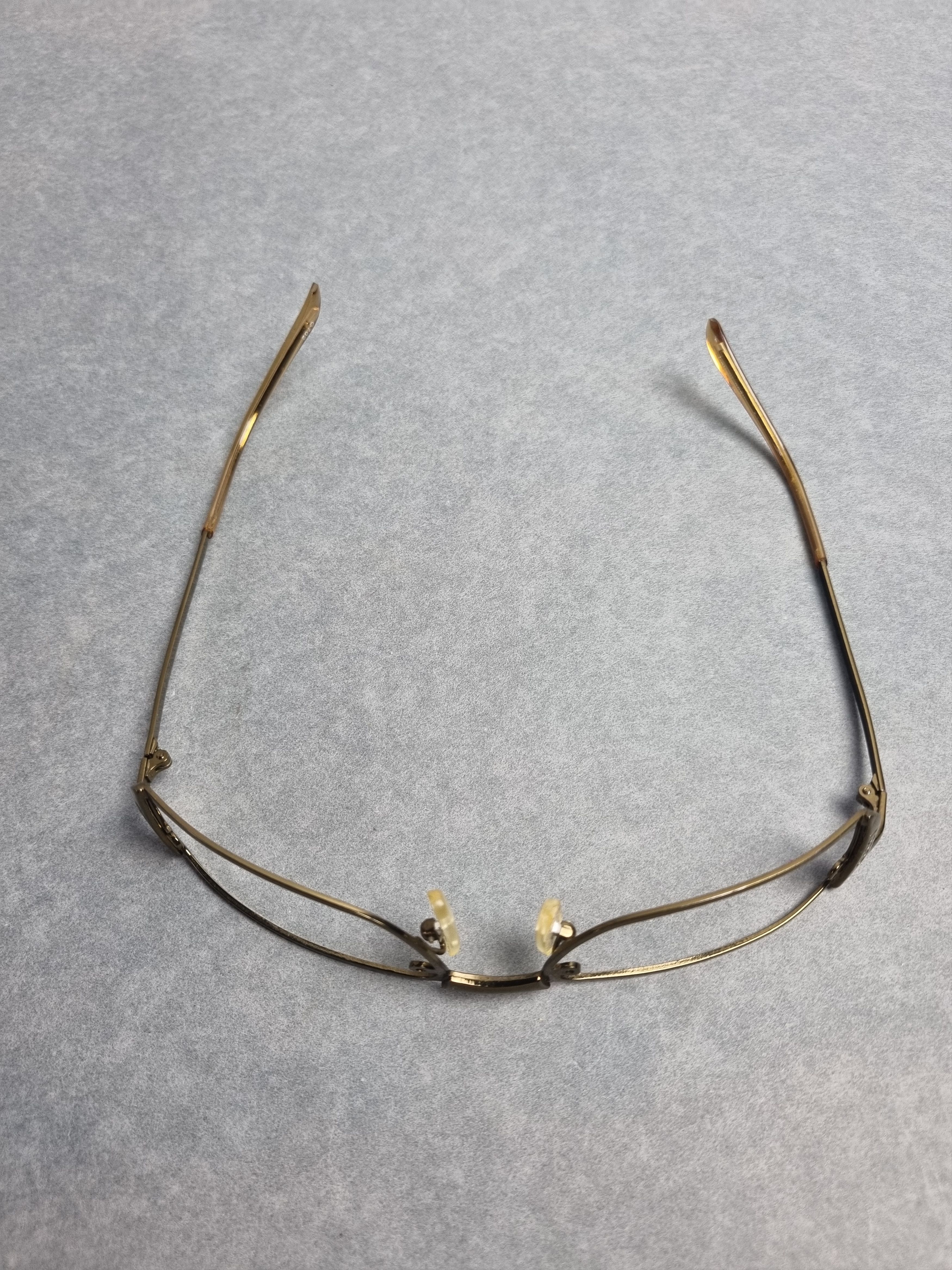 Gucci 90s Gold Frame of Gucci Gravure Vintage Sunglasses Size ONE SIZE - 5 Thumbnail