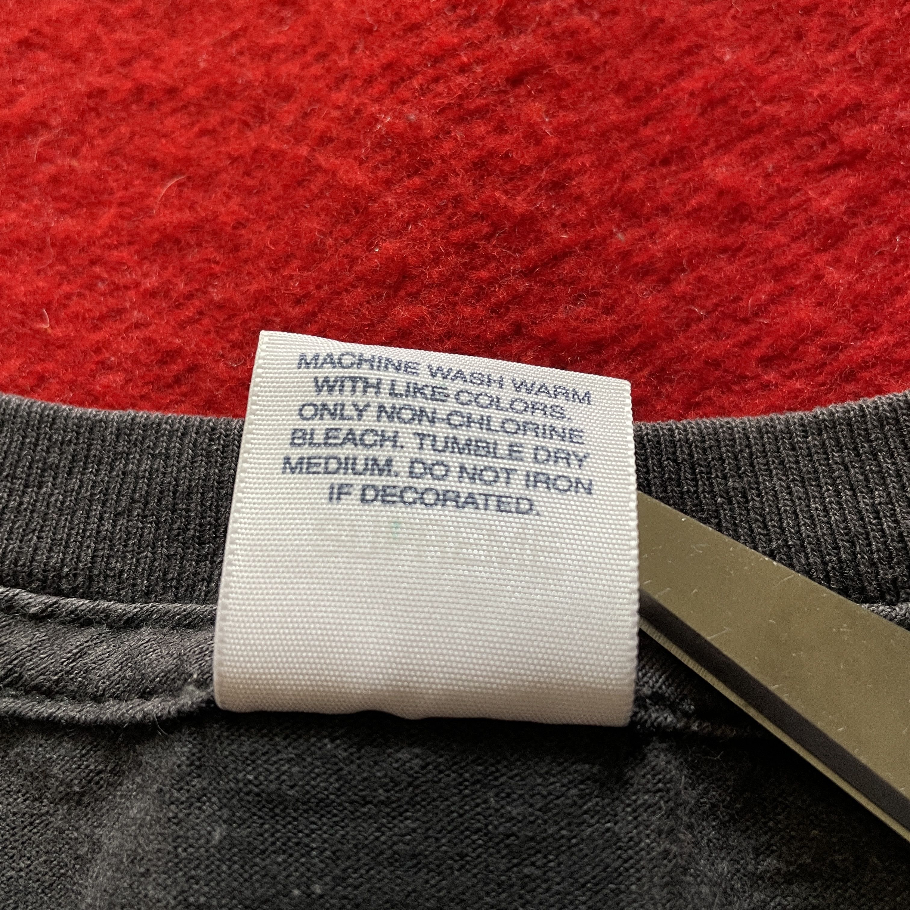 Supreme Supreme Holographic Box Logo Tee Shirt 2006 Black / Silver Size US M / EU 48-50 / 2 - 6 Thumbnail