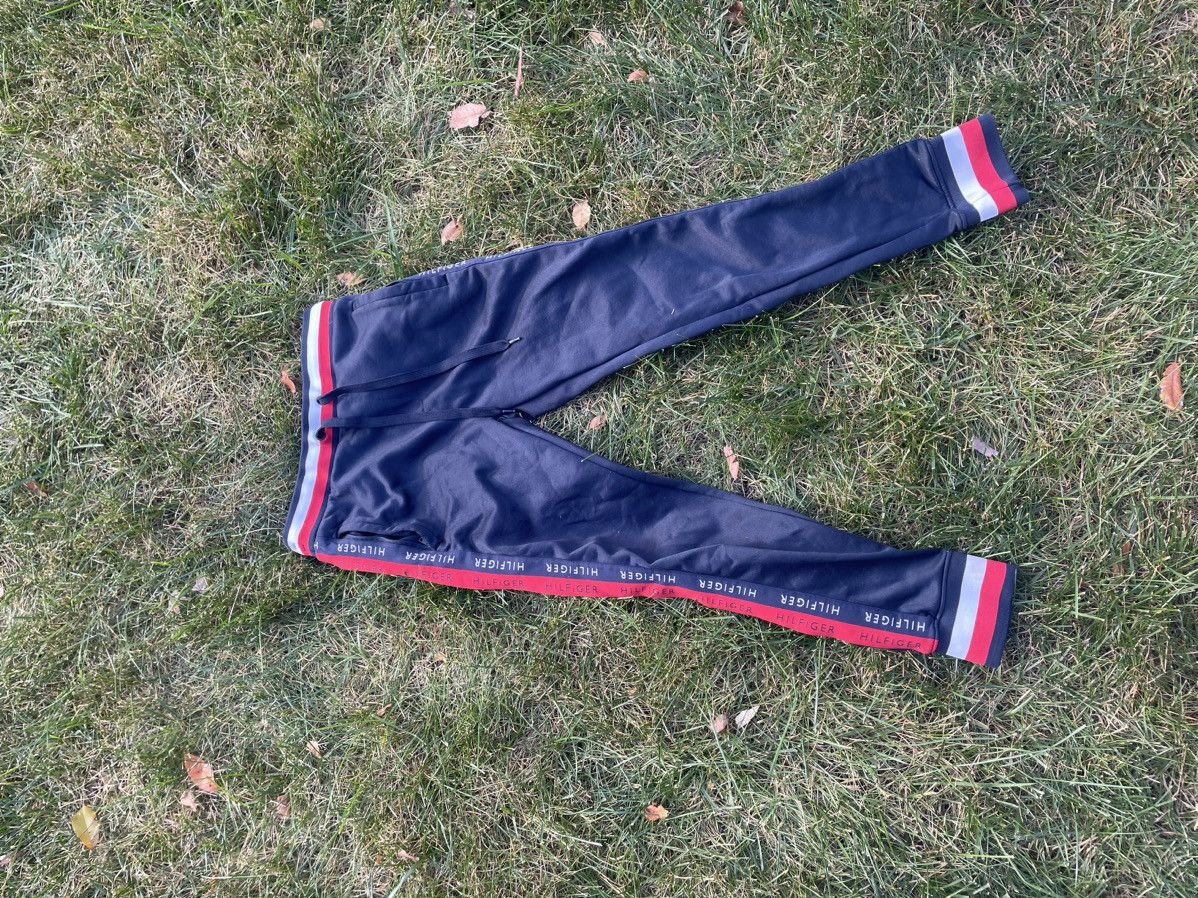 Japanese Brand × Tommy Hilfiger Tommy Hilfiger Heavyweight Track Pant Size US 29 - 1 Thumbnail