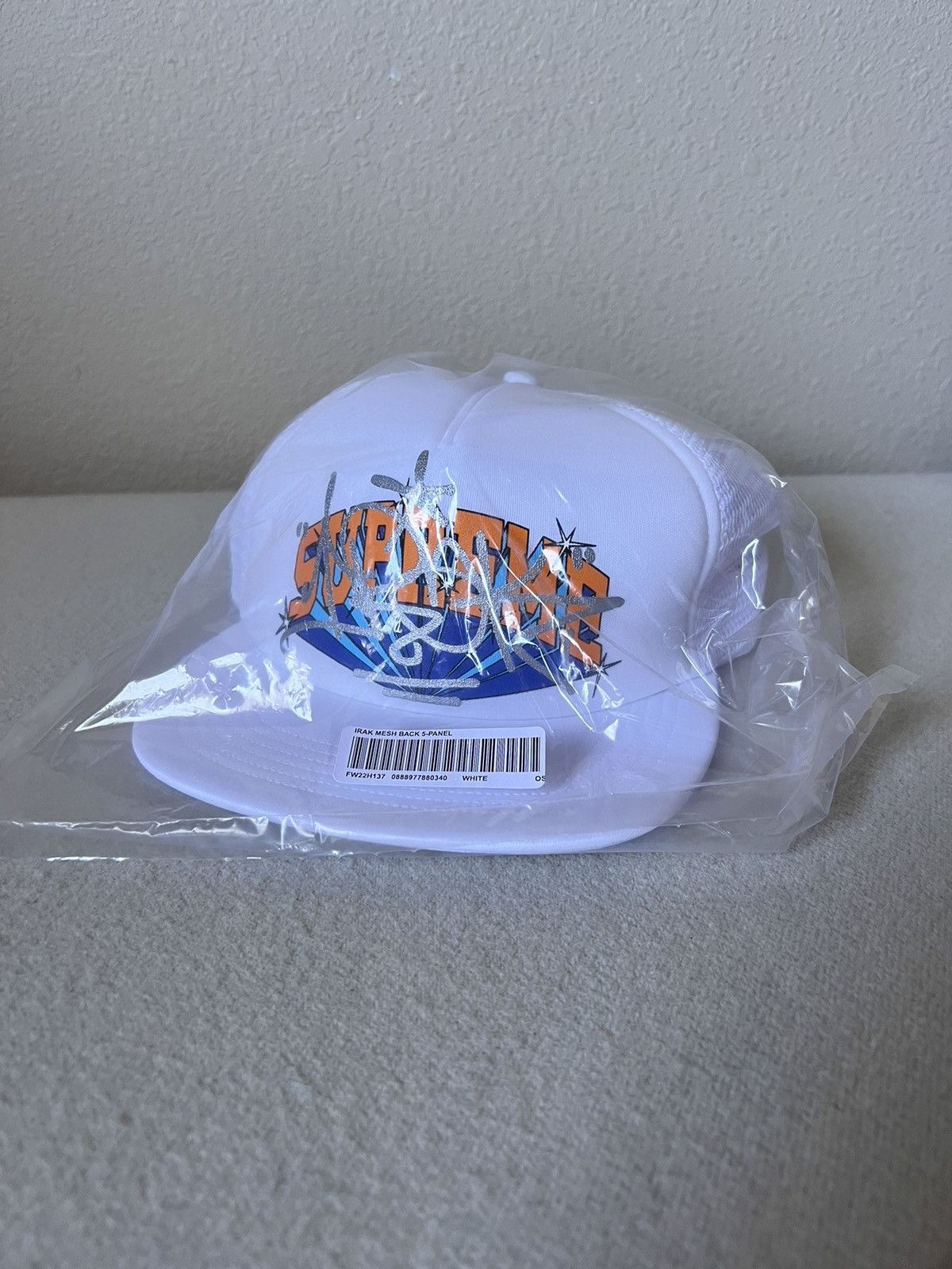 IRAK × Supreme Supreme IRAK Mesh Back 5 Panel Trucker Hat in White Size ONE SIZE - 2 Thumbnail