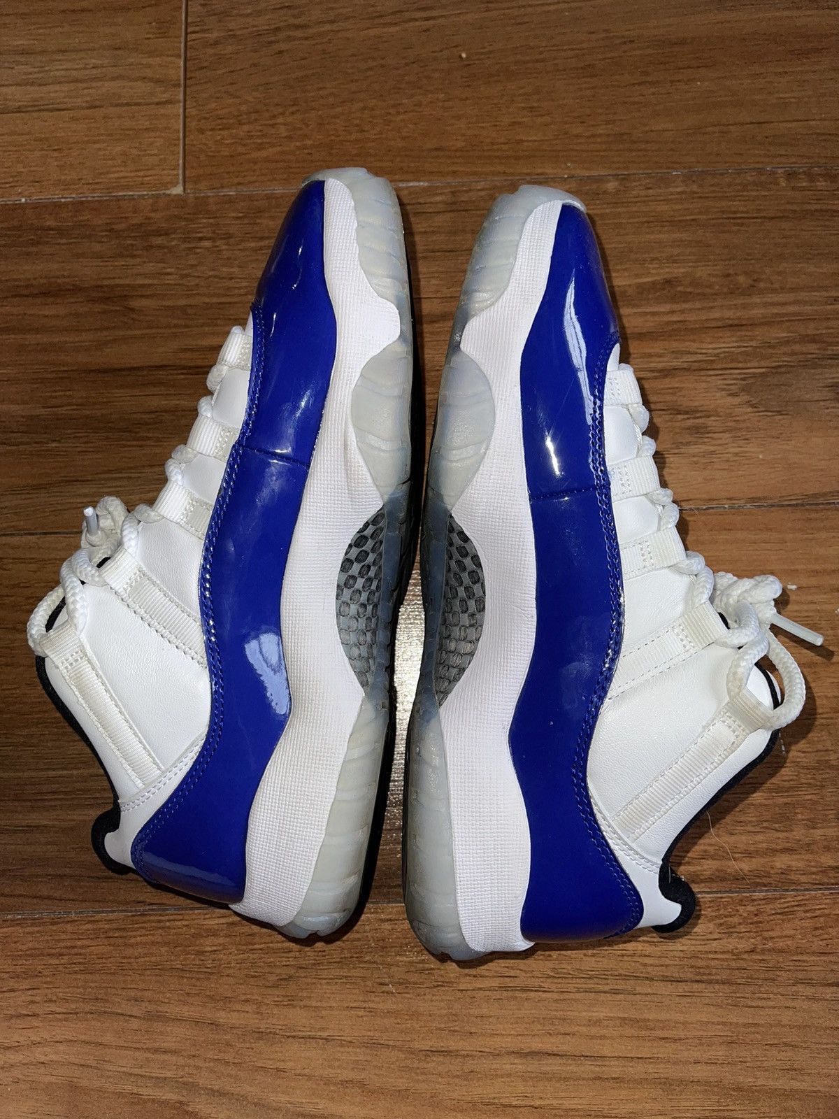 Jordan Brand Jordan 11s White Concords Size US 6 / IT 36 - 1 Thumbnail