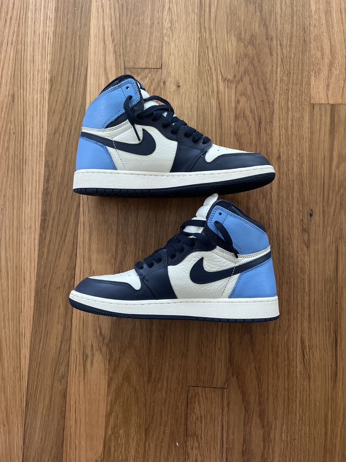 Nike Air Jordan 1 Retro High OG GS university blue obsidian Size US 7 / EU 40 - 1 Thumbnail