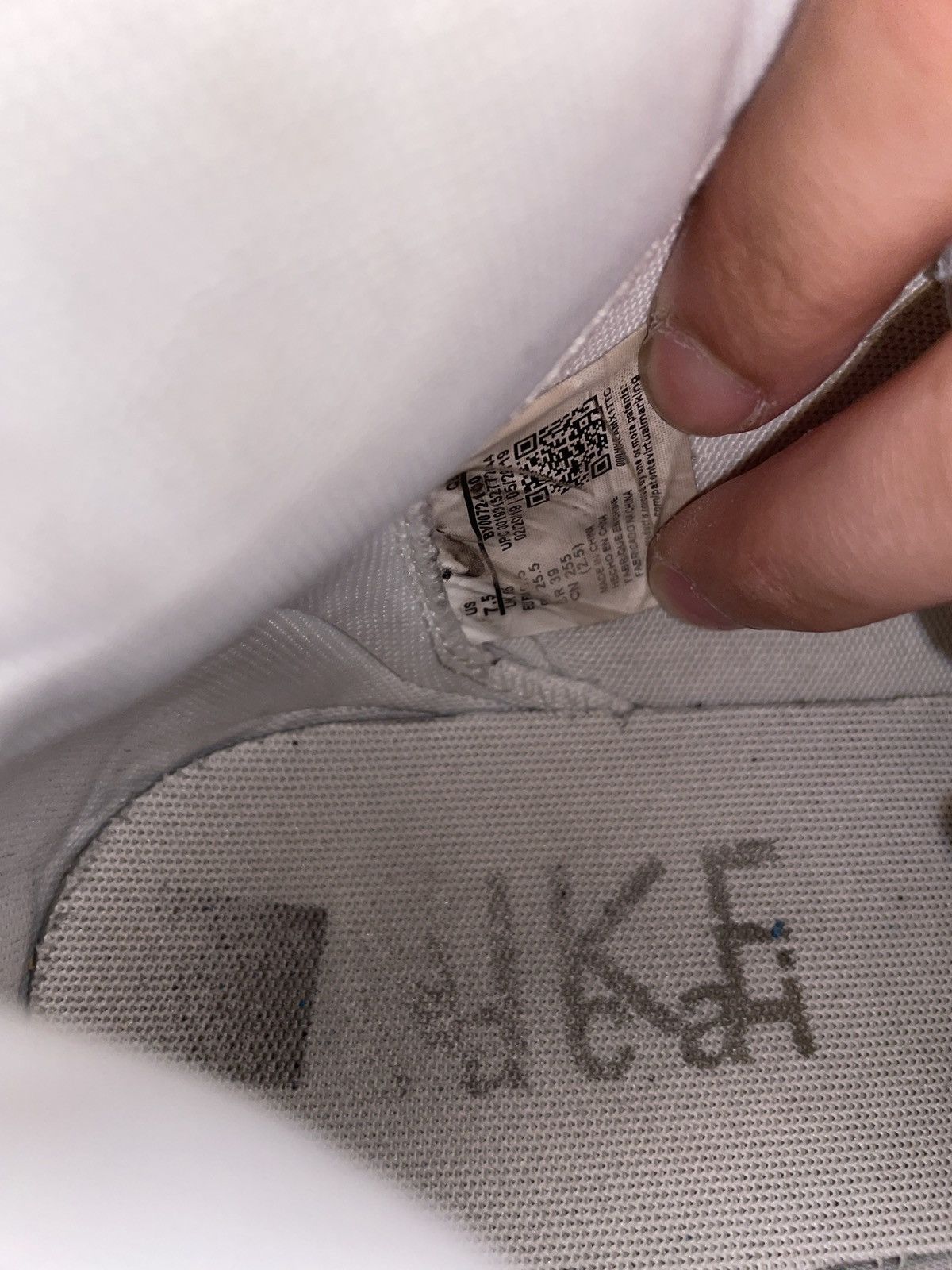 Nike Blazer White 2019 Size US 7.5 / EU 40-41 - 6 Thumbnail