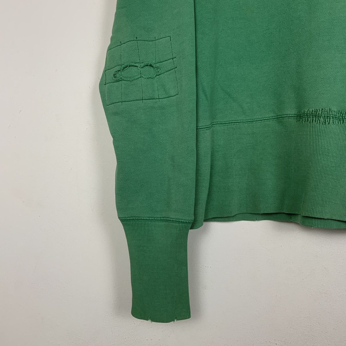 Champion Vintage Champion Distressed Crewneck Sweatshirt Size US S / EU 44-46 / 1 - 4 Thumbnail