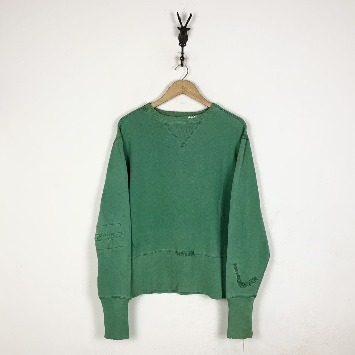 Champion Vintage Champion Distressed Crewneck Sweatshirt Size US S / EU 44-46 / 1 - 1 Thumbnail