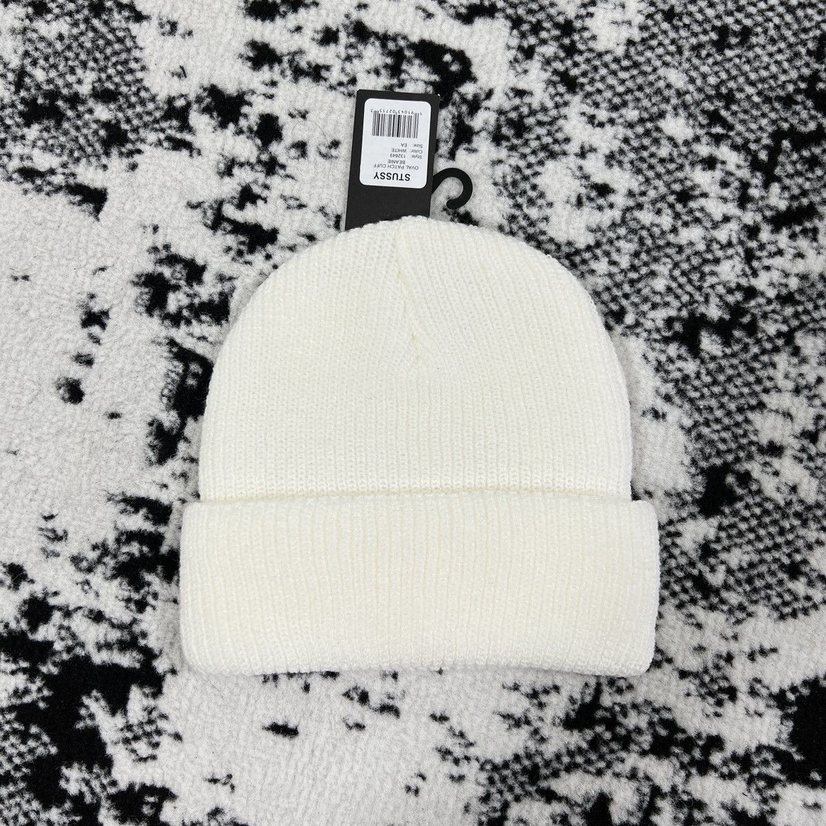Other ❄️ RARE OVAL PATCH CUFF BEANIE HAT - WHITE - OS Size ONE SIZE - 2 Thumbnail