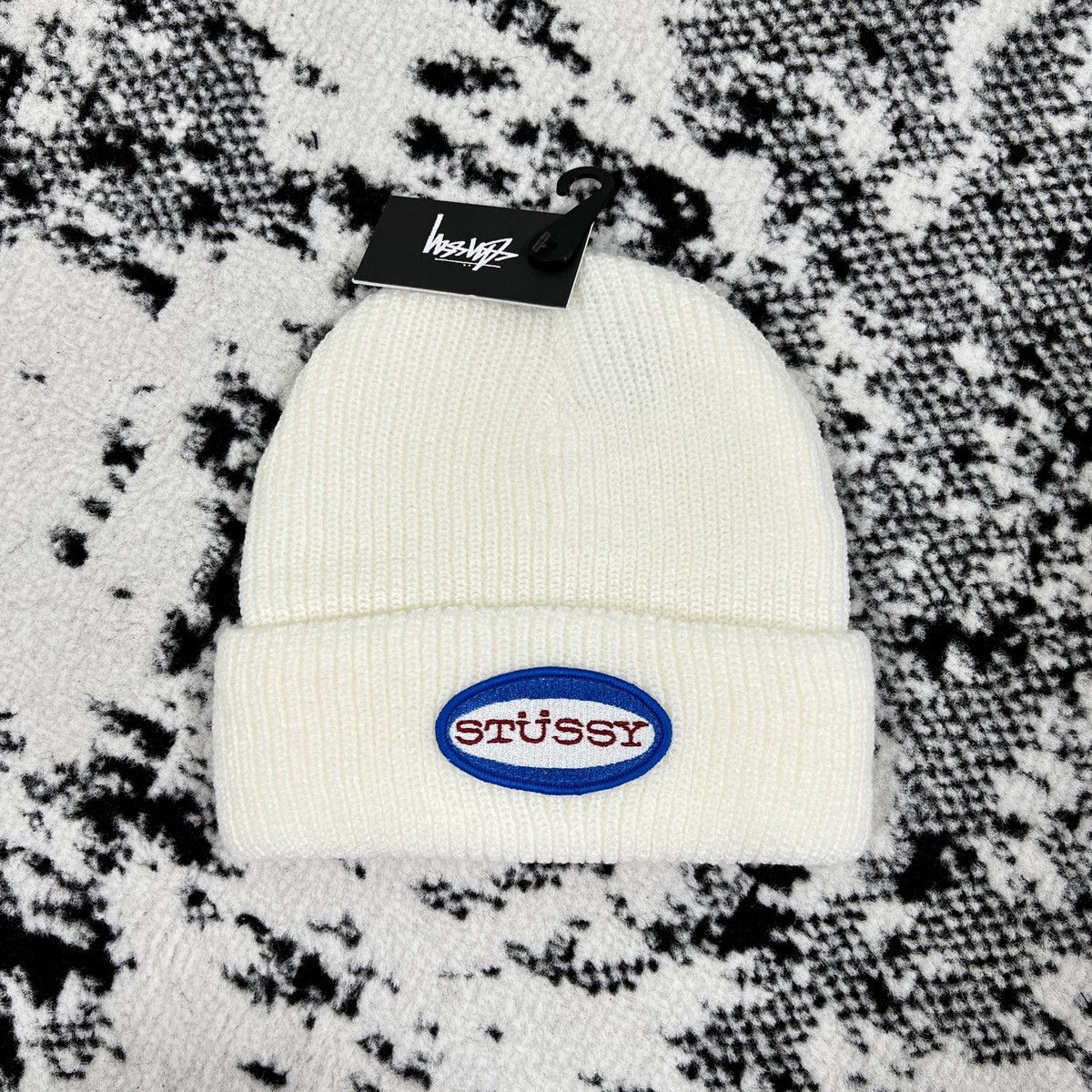 Other ❄️ RARE OVAL PATCH CUFF BEANIE HAT - WHITE - OS Size ONE SIZE - 1 Thumbnail