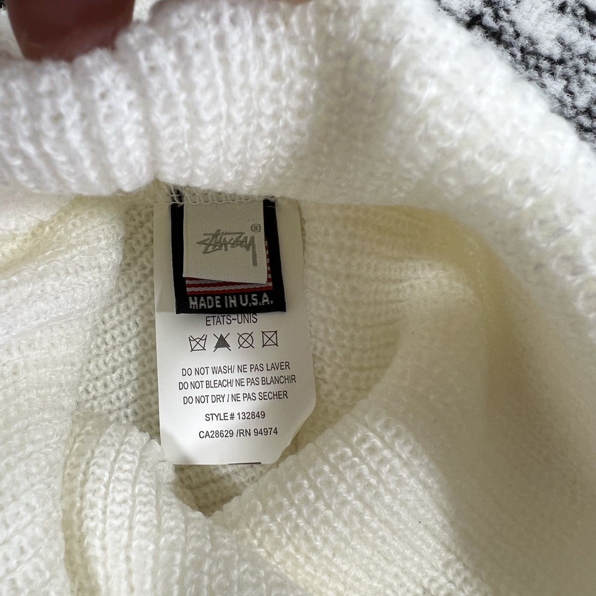 Other ❄️ RARE OVAL PATCH CUFF BEANIE HAT - WHITE - OS Size ONE SIZE - 5 Thumbnail