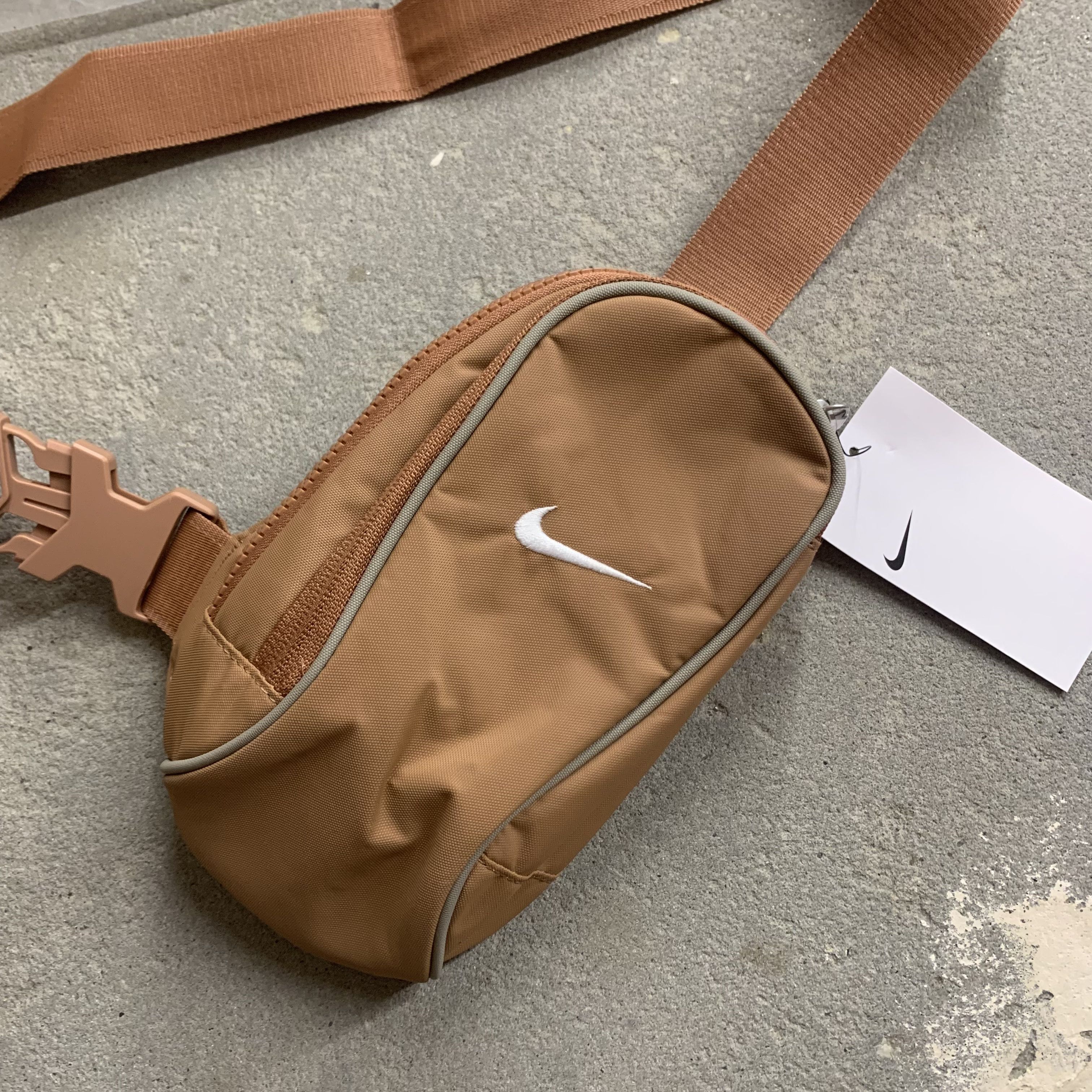 Nike Nike Sportwear Essentials Crossbody Bag (1L) Size ONE SIZE - 8 Thumbnail