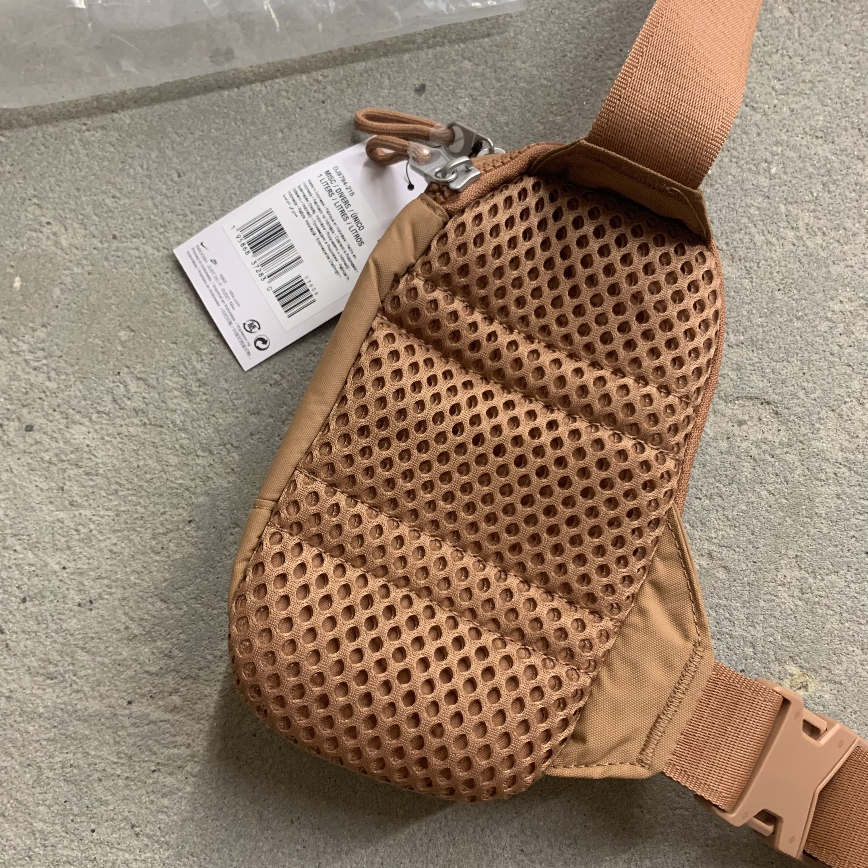 Nike Nike Sportwear Essentials Crossbody Bag (1L) Size ONE SIZE - 11 Thumbnail