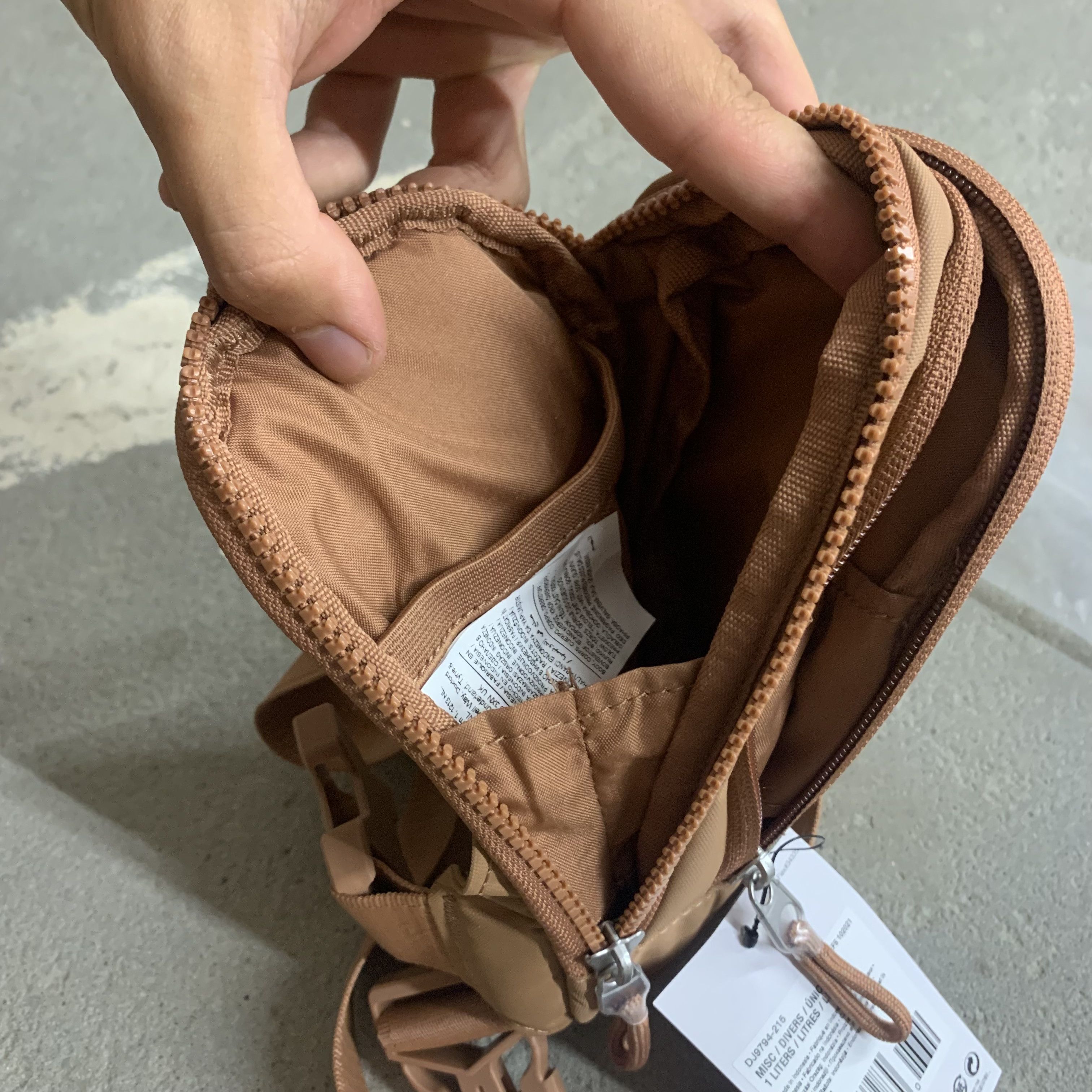 Nike Nike Sportwear Essentials Crossbody Bag (1L) Size ONE SIZE - 9 Thumbnail