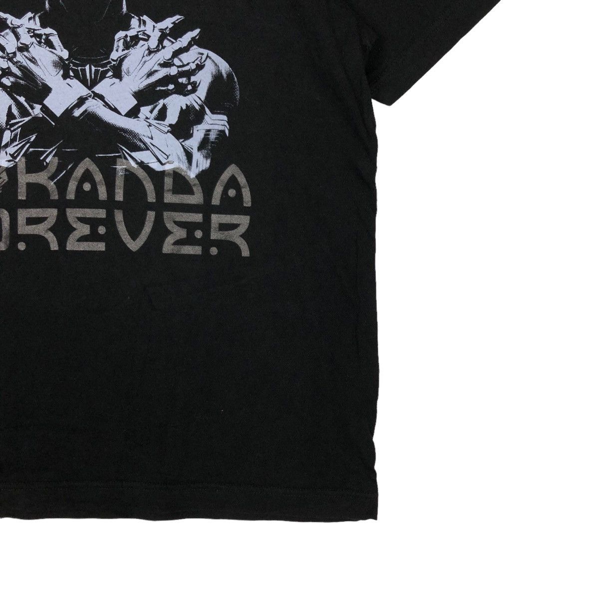Japanese Brand 🔥RARE VINTAGE MARVEL MOVIE TEE WAKANDA FOREVER TEE BIG LOGO Size US S / EU 44-46 / 1 - 4 Thumbnail