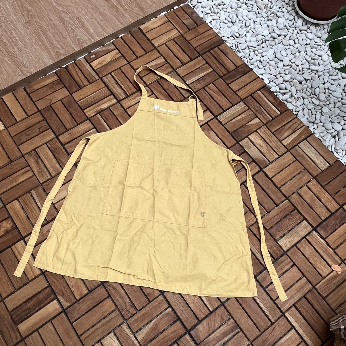 Issey Miyake Vintage Issey Miyake Kitchen Apron Yellow Size L / US 10 / IT 46 - 1 Thumbnail