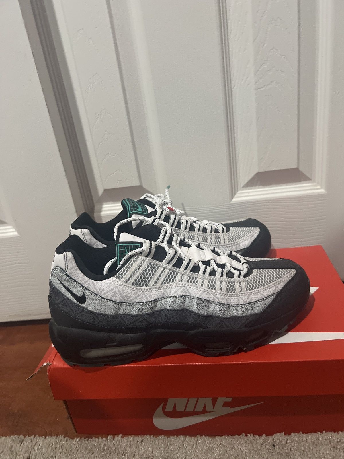 Jordan Brand Nike Air Max 95 Se Day of the Dead Size US 9.5 / EU 42-43 - 5 Thumbnail