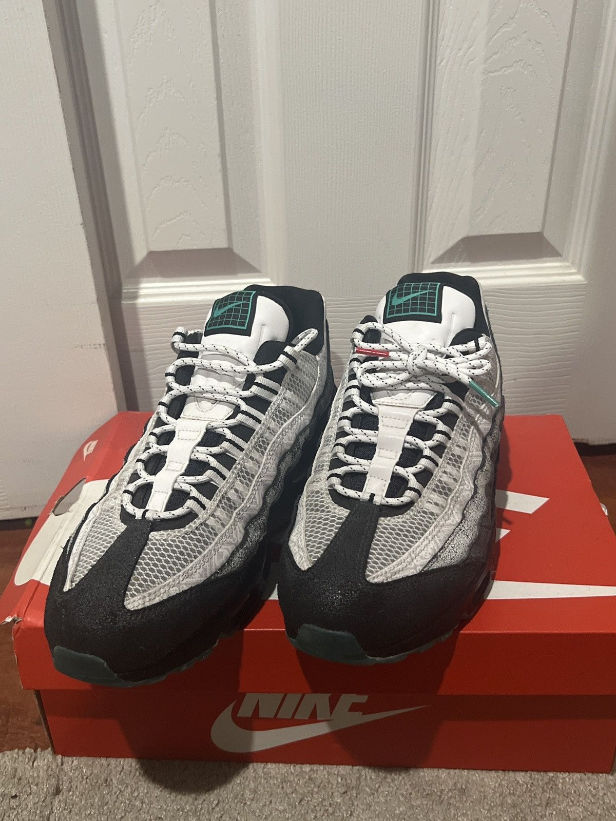Jordan Brand Nike Air Max 95 Se Day of the Dead Size US 9.5 / EU 42-43 - 2 Thumbnail