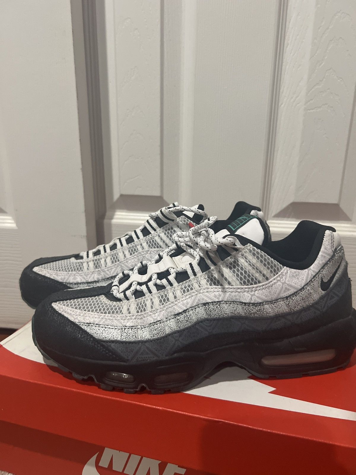 Jordan Brand Nike Air Max 95 Se Day of the Dead Size US 9.5 / EU 42-43 - 3 Thumbnail