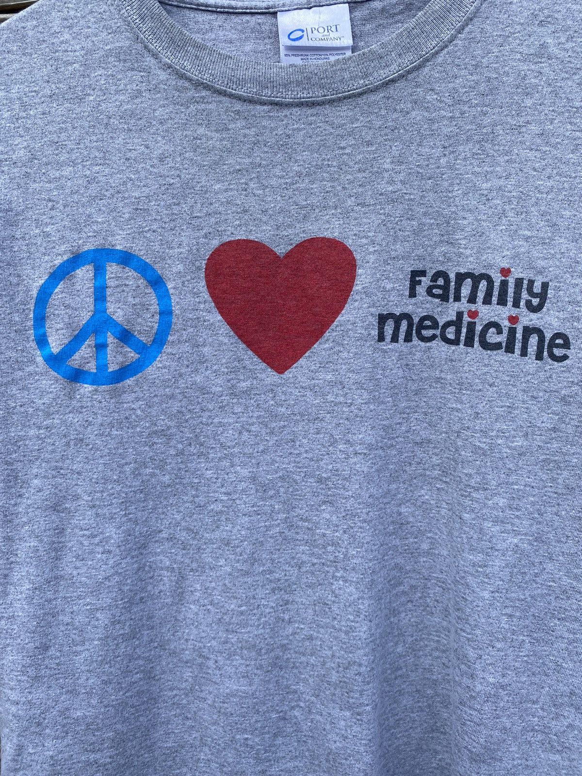 Vintage Vintage peace love family medicine T-shirt Size US S / EU 44-46 / 1 - 3 Thumbnail