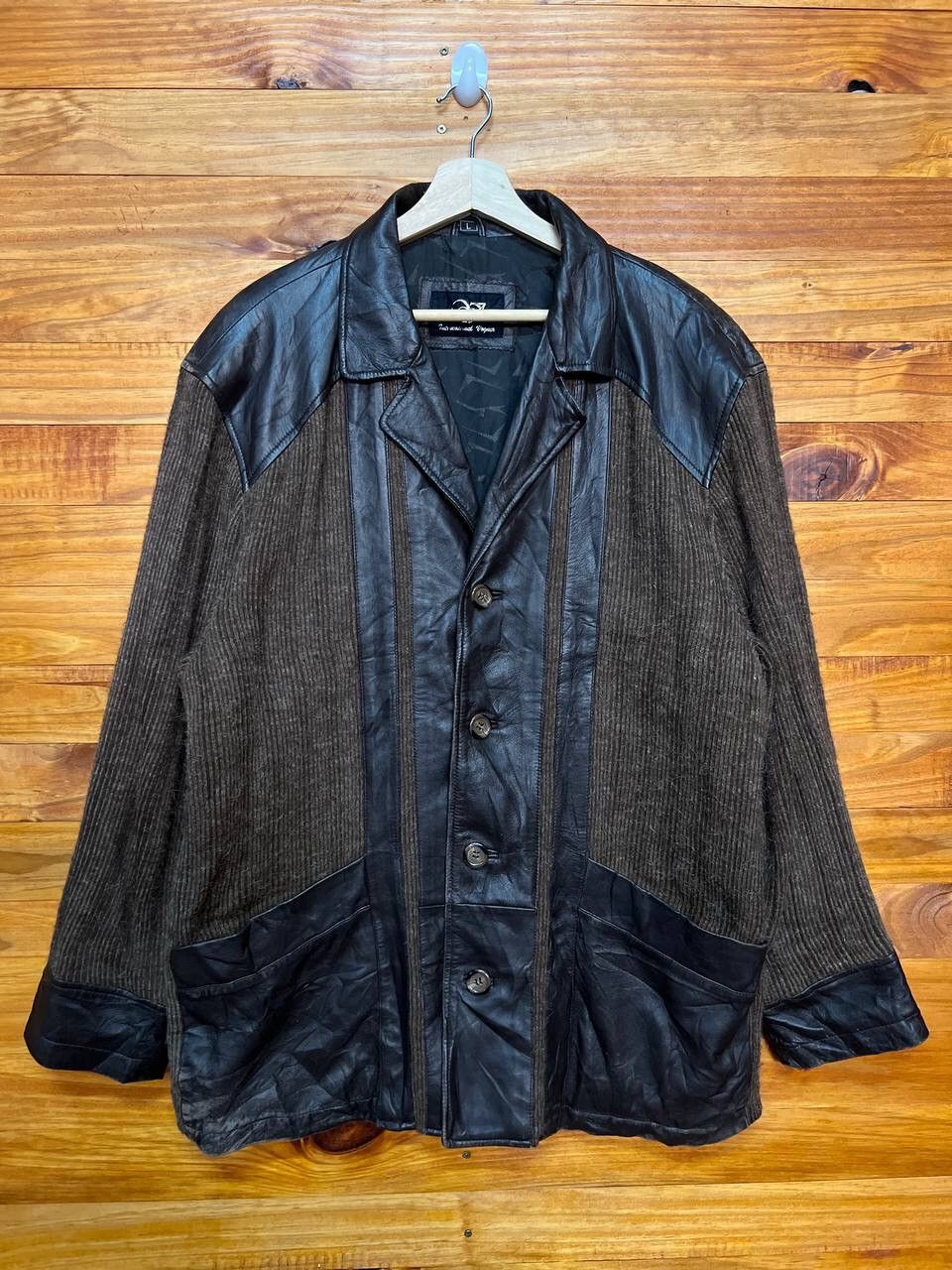 VINTAGE INTERNATIONAL VOGUER LEATHER JACKET
