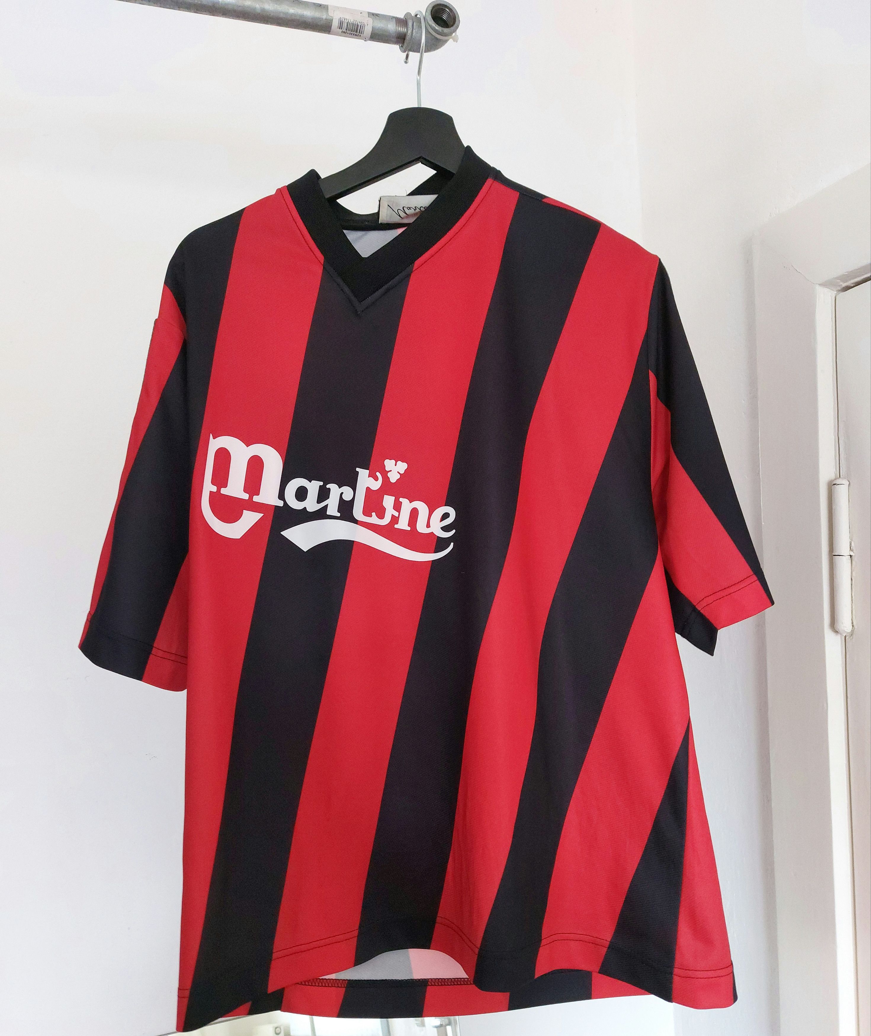 Martine Rose Asymmetric Stripe Twisted Logo Football Top Size US M / EU 48-50 / 2 - 1 Thumbnail