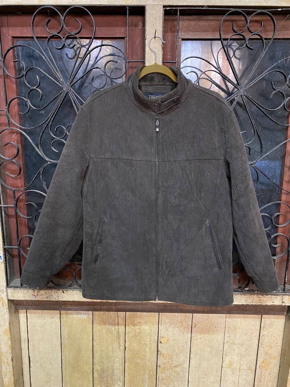 Trench Jumbo Cord Corduroy