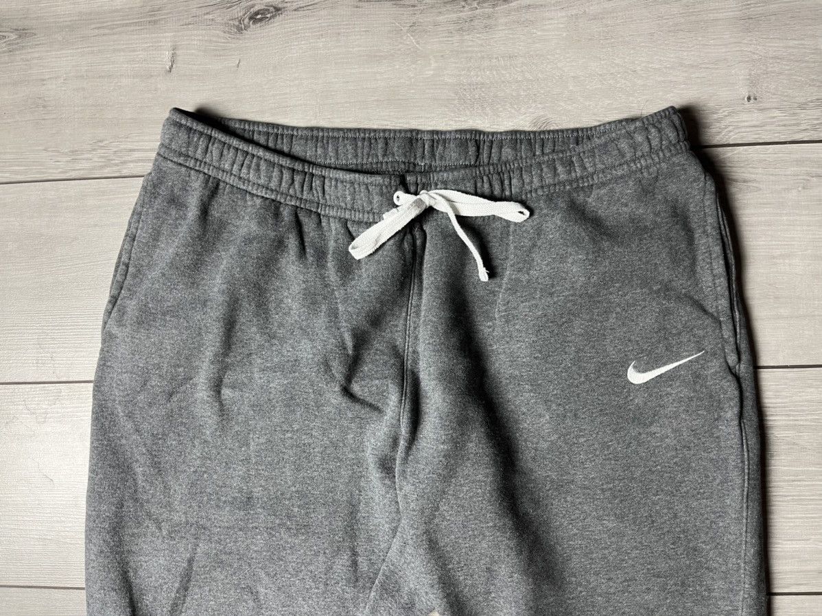 Nike Nike sweatpants small swoosh size XXLARGE Size US 36 / EU 52 - 3 Thumbnail