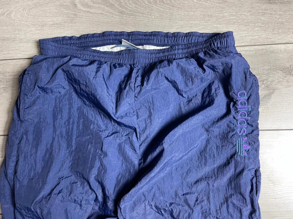 Adidas Adidas casual pants nylon embroidered logo size 36 vintage Size US 36 / EU 52 - 4 Thumbnail