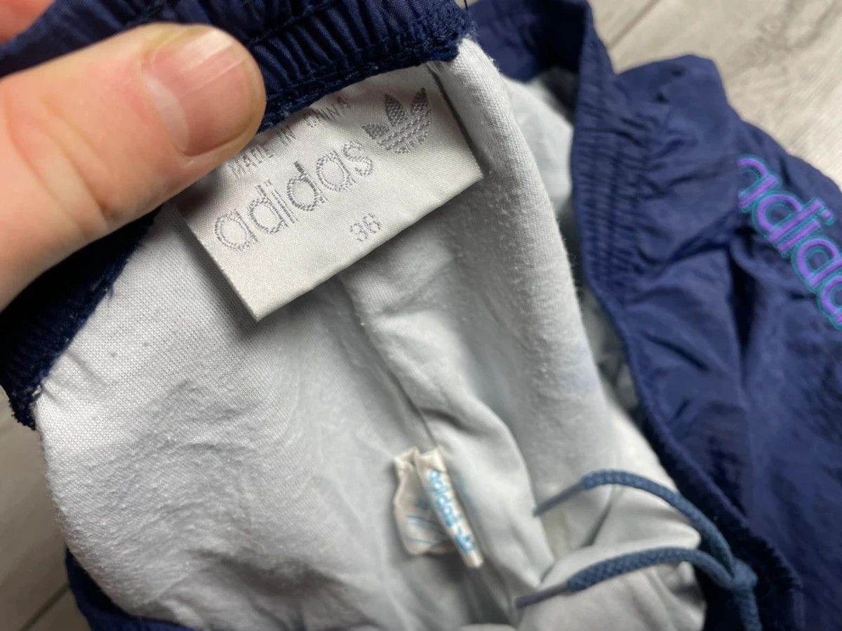 Adidas Adidas casual pants nylon embroidered logo size 36 vintage Size US 36 / EU 52 - 3 Thumbnail