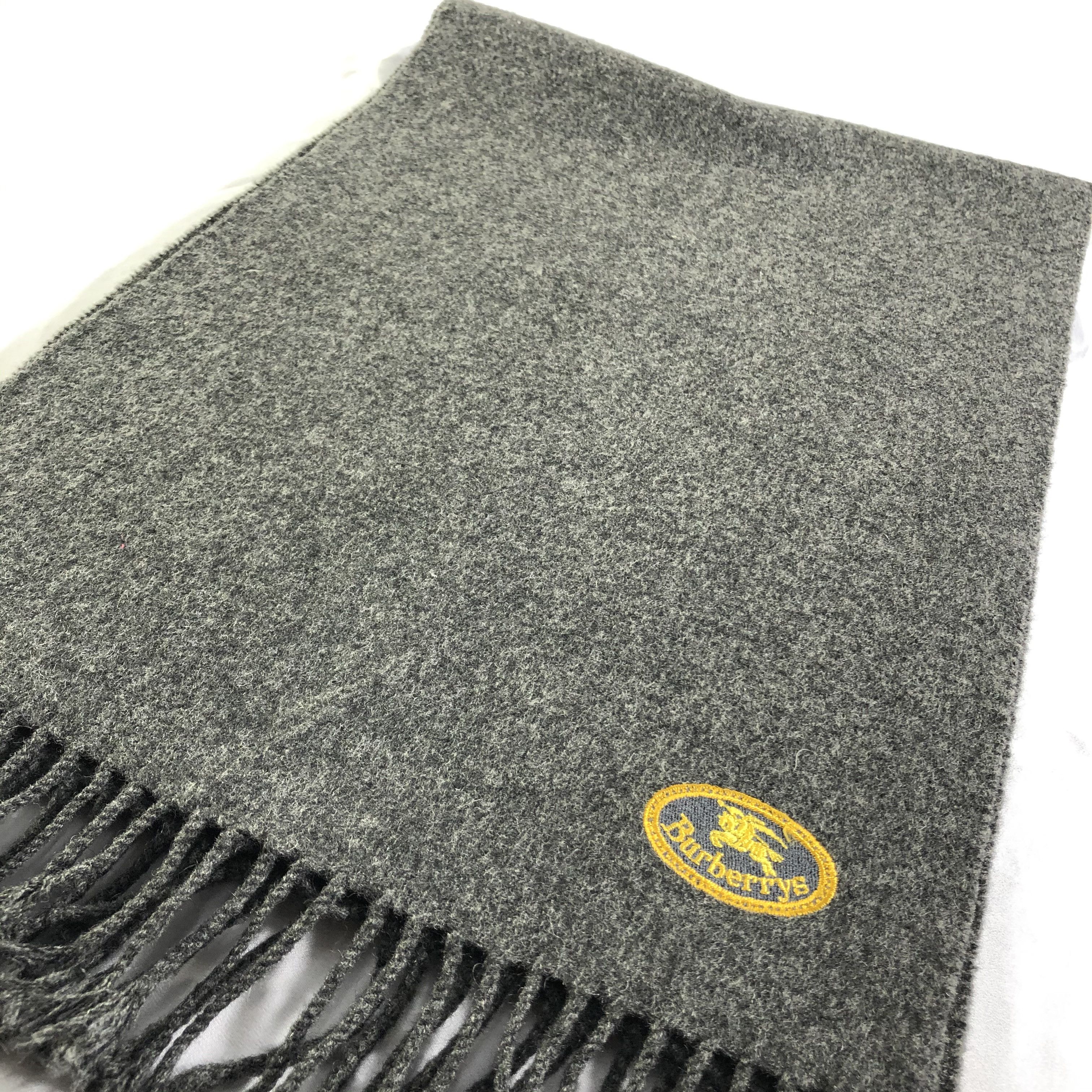 Burberry Burberrys Plain Wool Scarf Muffler Neckwear V2385 Size ONE SIZE - 3 Thumbnail