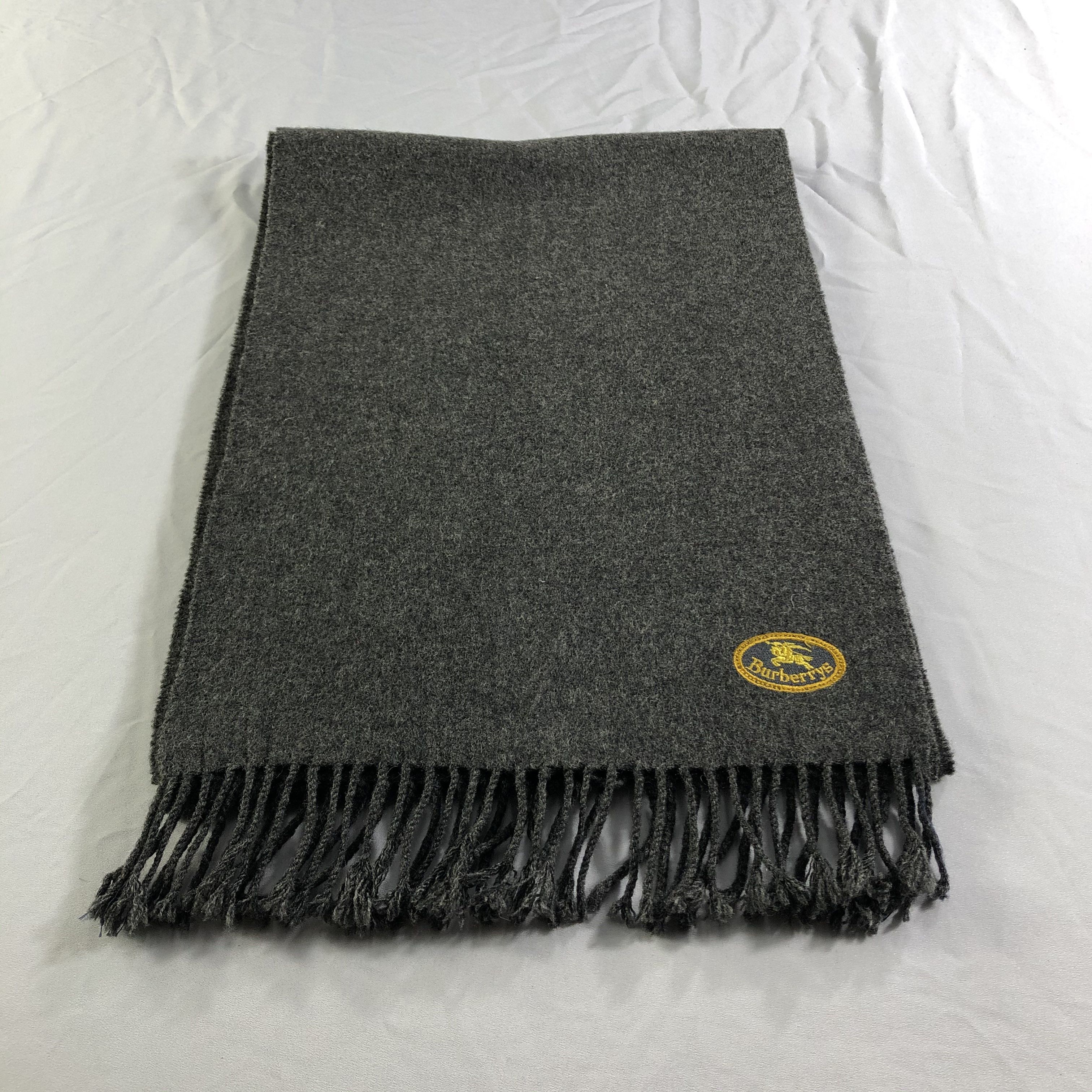 Burberry Burberrys Plain Wool Scarf Muffler Neckwear V2385 Size ONE SIZE - 2 Thumbnail