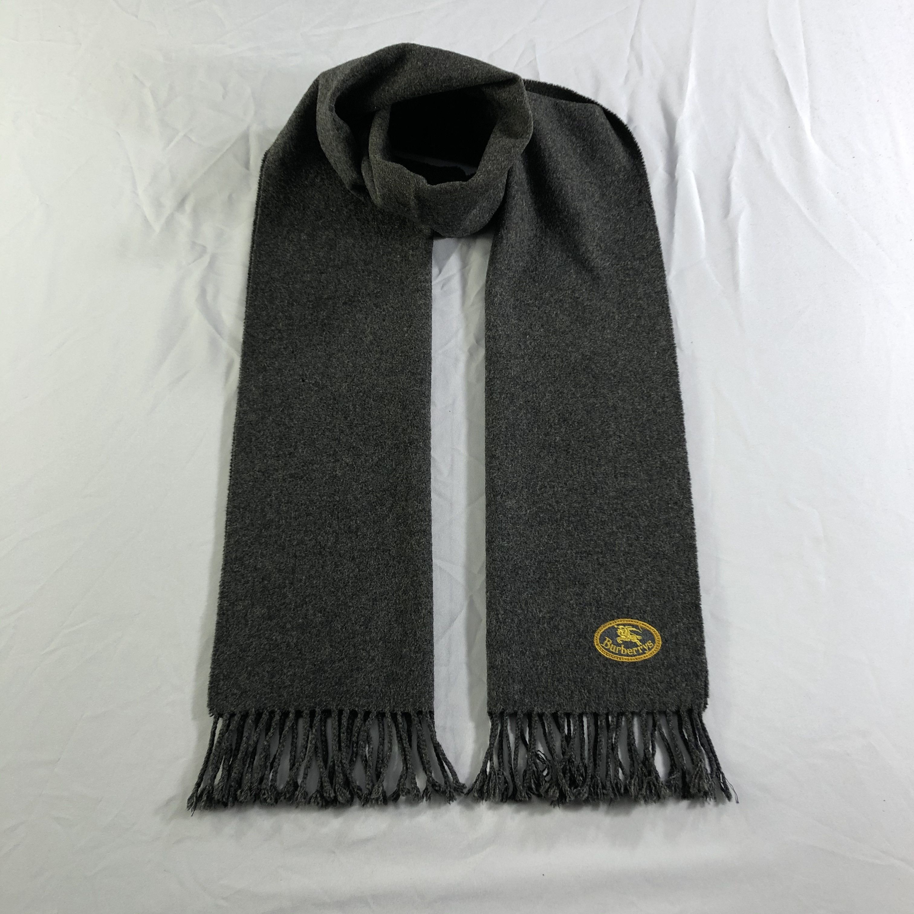 Burberry Burberrys Plain Wool Scarf Muffler Neckwear V2385 Size ONE SIZE - 1 Thumbnail