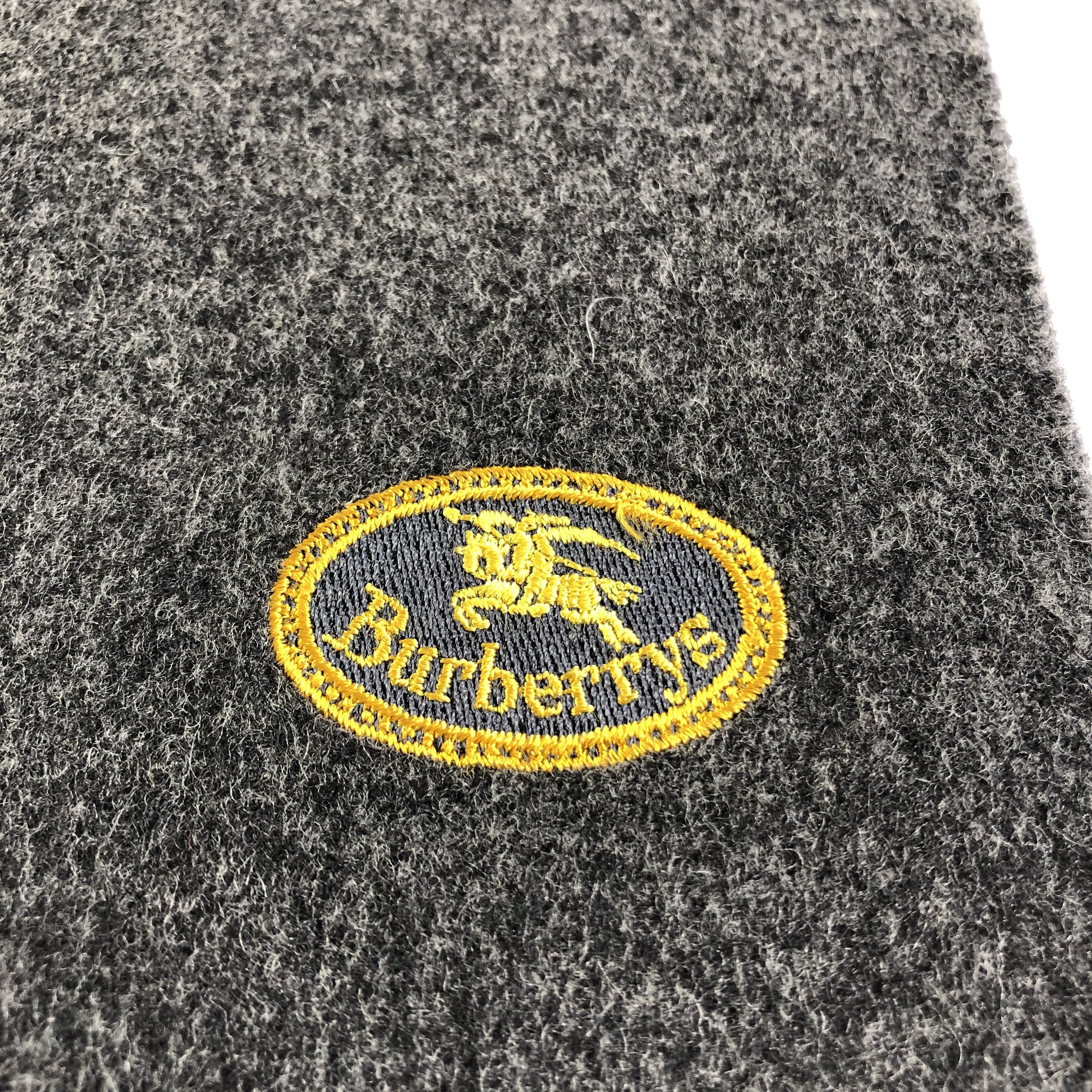 Burberry Burberrys Plain Wool Scarf Muffler Neckwear V2385 Size ONE SIZE - 4 Thumbnail