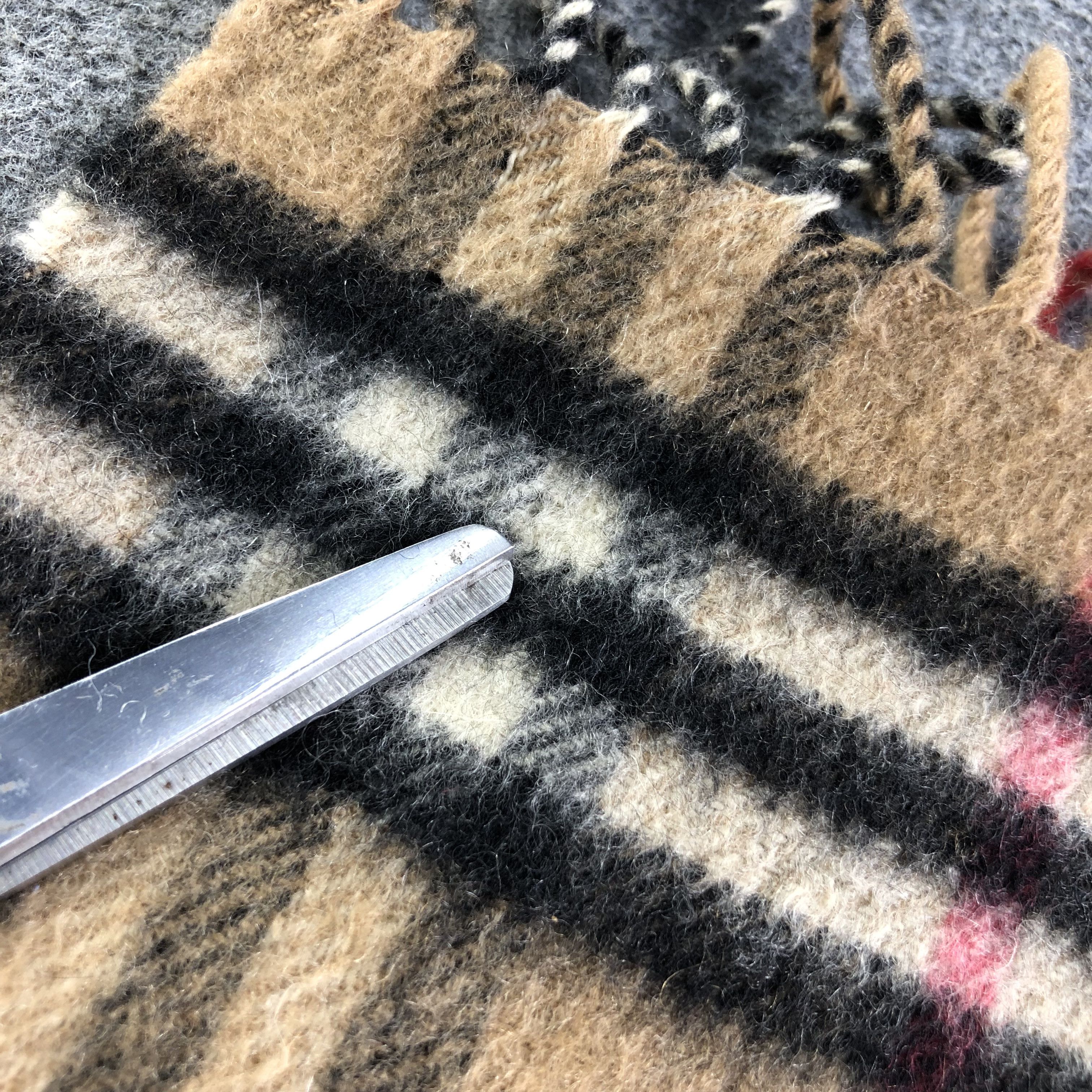 Burberry Burberrys Nova Check Tan Cashmere Scarf Muffler V2150 Size ONE SIZE - 20 Thumbnail