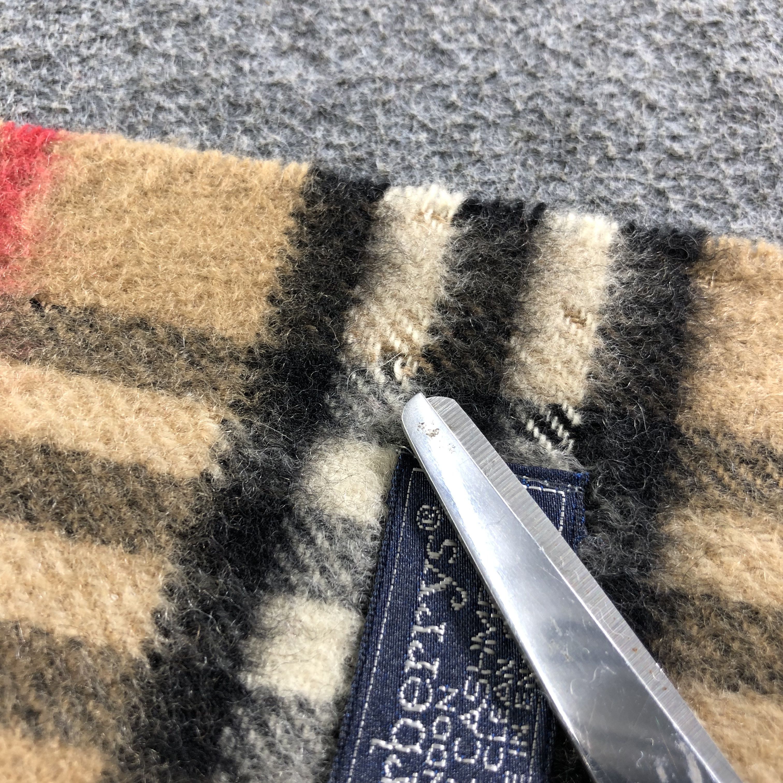 Burberry Burberrys Nova Check Tan Cashmere Scarf Muffler V2150 Size ONE SIZE - 6 Thumbnail
