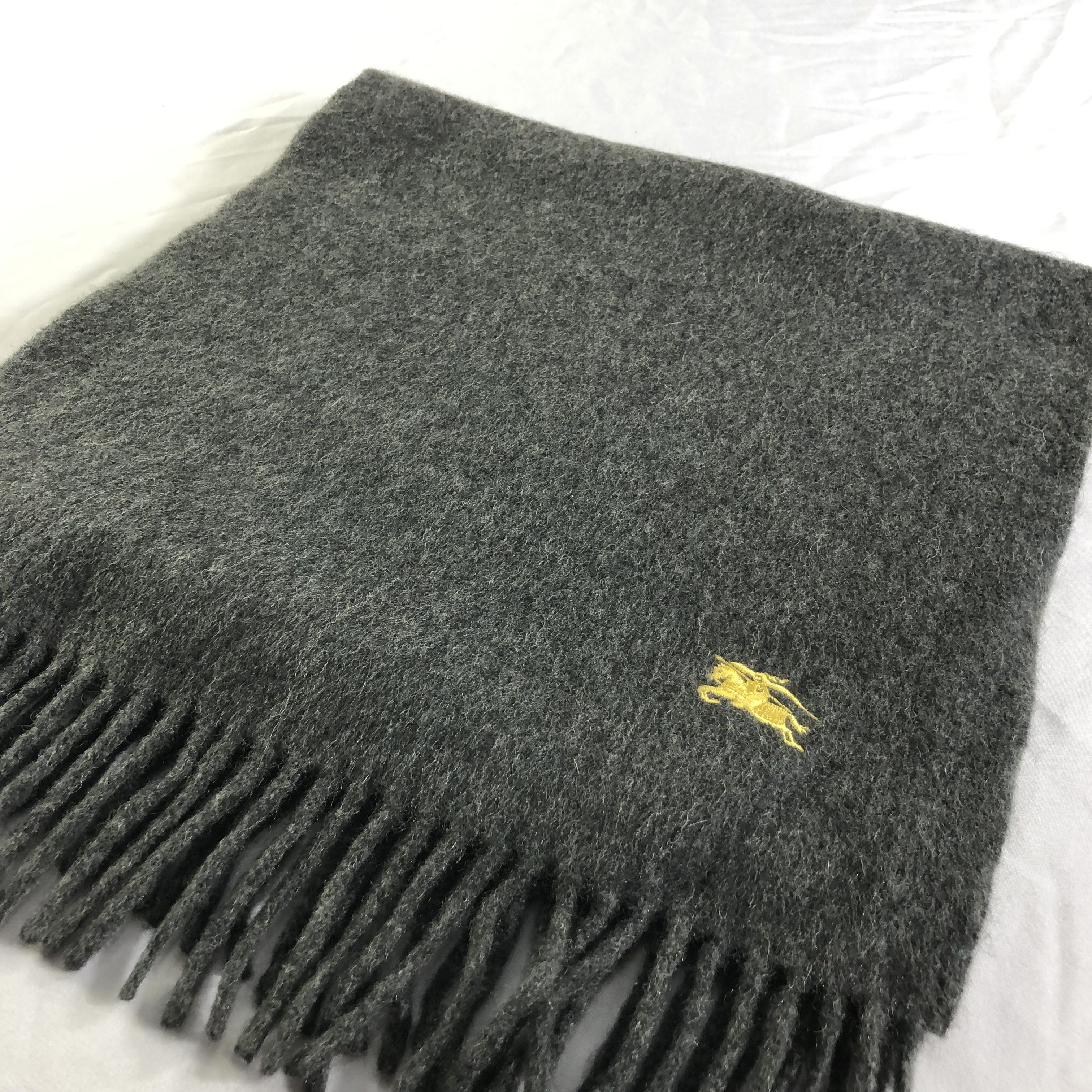 Burberry Burberrys Plain Cashmere Scarf Muffler Neckwear V2213 Size ONE SIZE - 2 Thumbnail