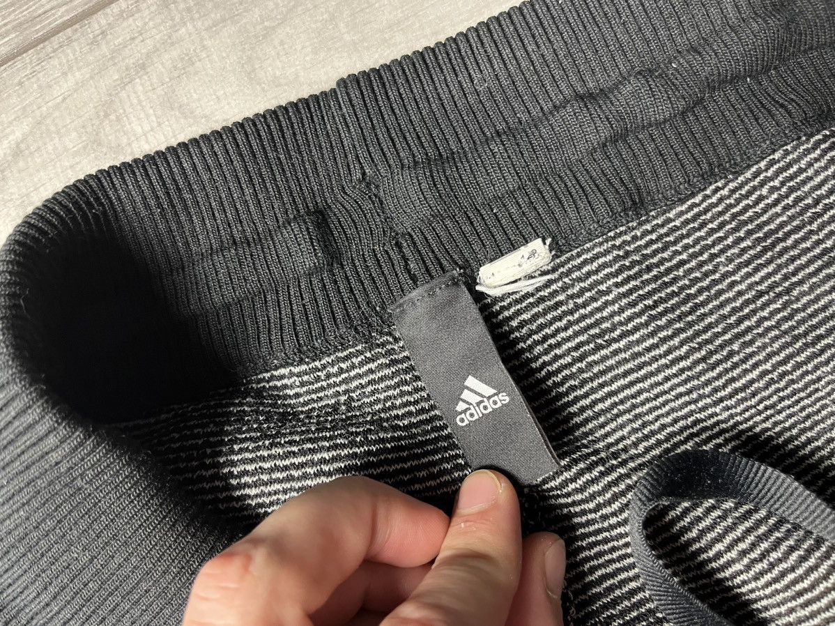 Adidas Adidas sweatpants city print size M-L Size US 32 / EU 48 - 4 Thumbnail