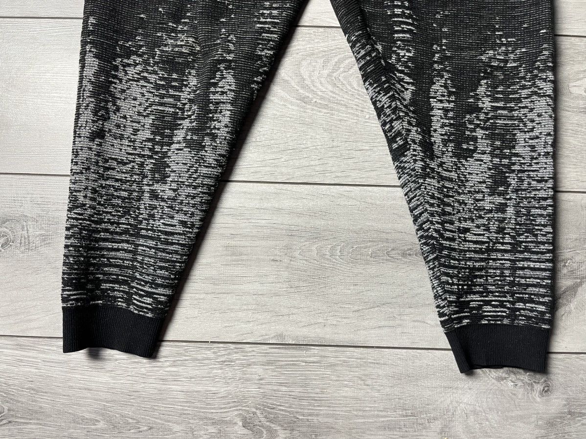 Adidas Adidas sweatpants city print size M-L Size US 32 / EU 48 - 2 Thumbnail