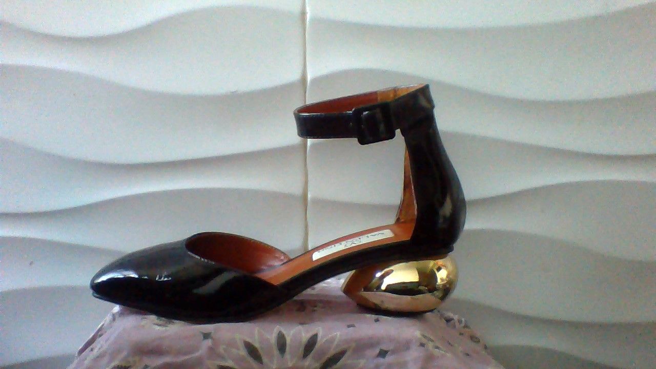 Valentino VALENTINO GARAVANI BLACK PATENT LEATHER SHOES MADE IN ITALY Size US 5 / IT 35 - 1 Thumbnail