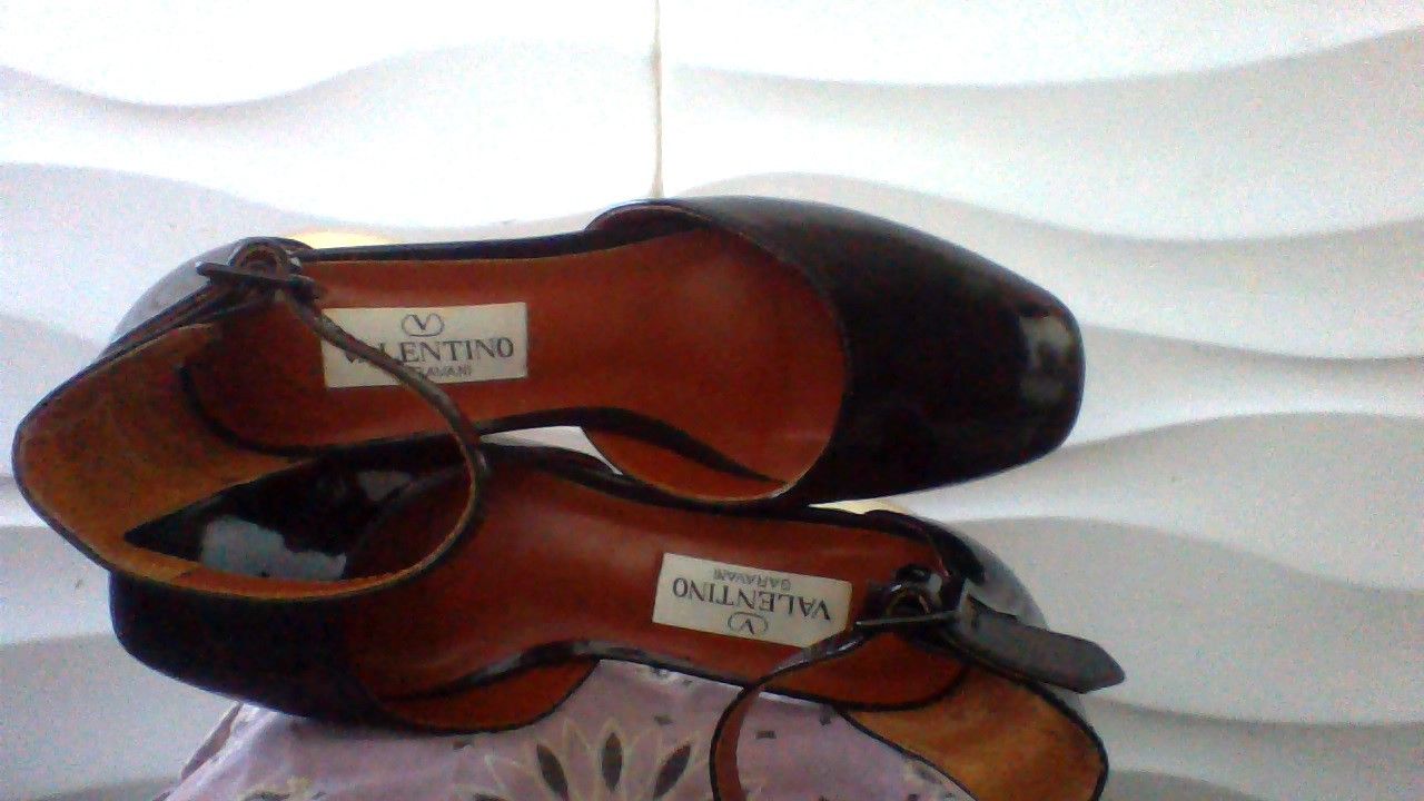 Valentino VALENTINO GARAVANI BLACK PATENT LEATHER SHOES MADE IN ITALY Size US 5 / IT 35 - 8 Thumbnail